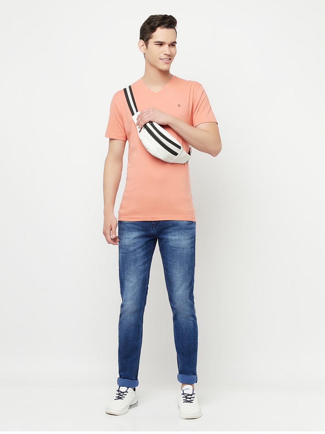 

Crimsoune Club Men Peach-Coloured Solid Slim Fit Outdoor Cotton T-shirt