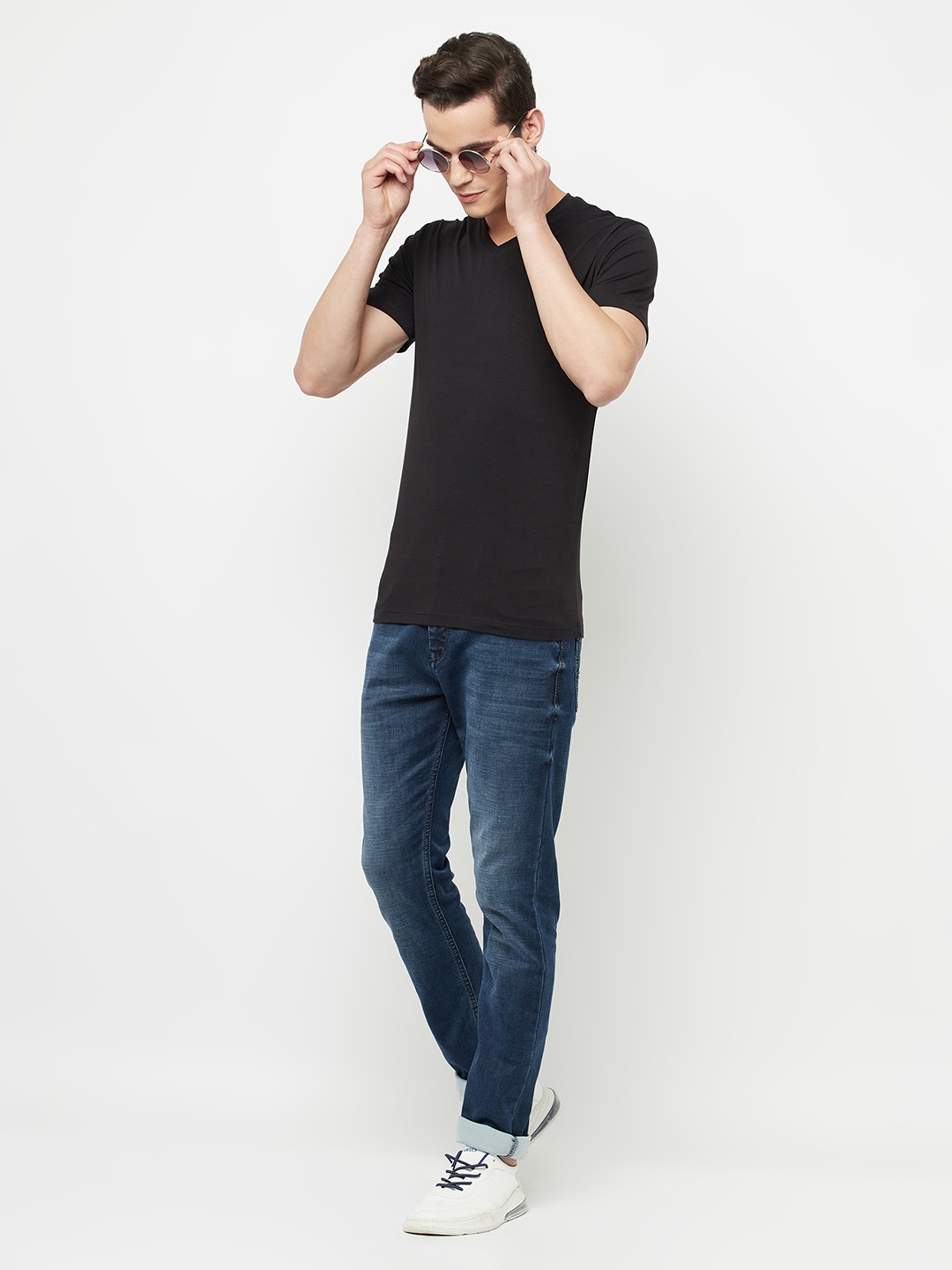 

Crimsoune Club Men Black Solid V-Neck Slim Fit T-shirt