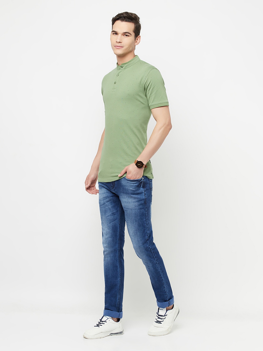 

Crimsoune Club Men Olive Green Mandarin Collar Slim Fit Outdoor T-shirt