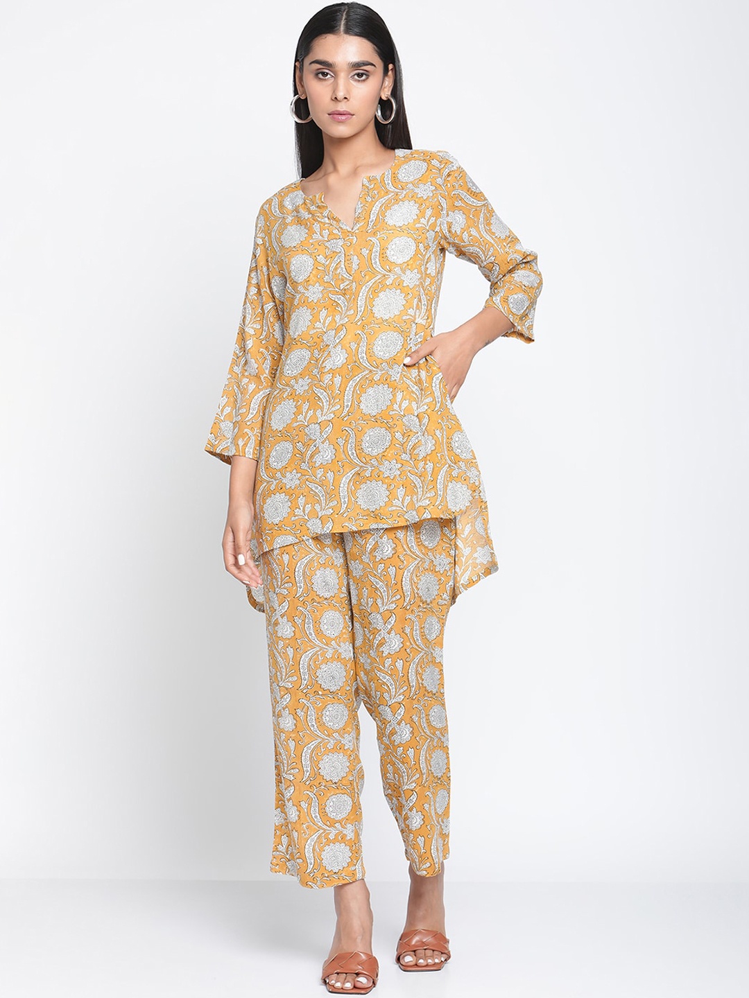 

trueBrowns Women Yellow Floral Printed Pure Cotton Kurti with Trousers