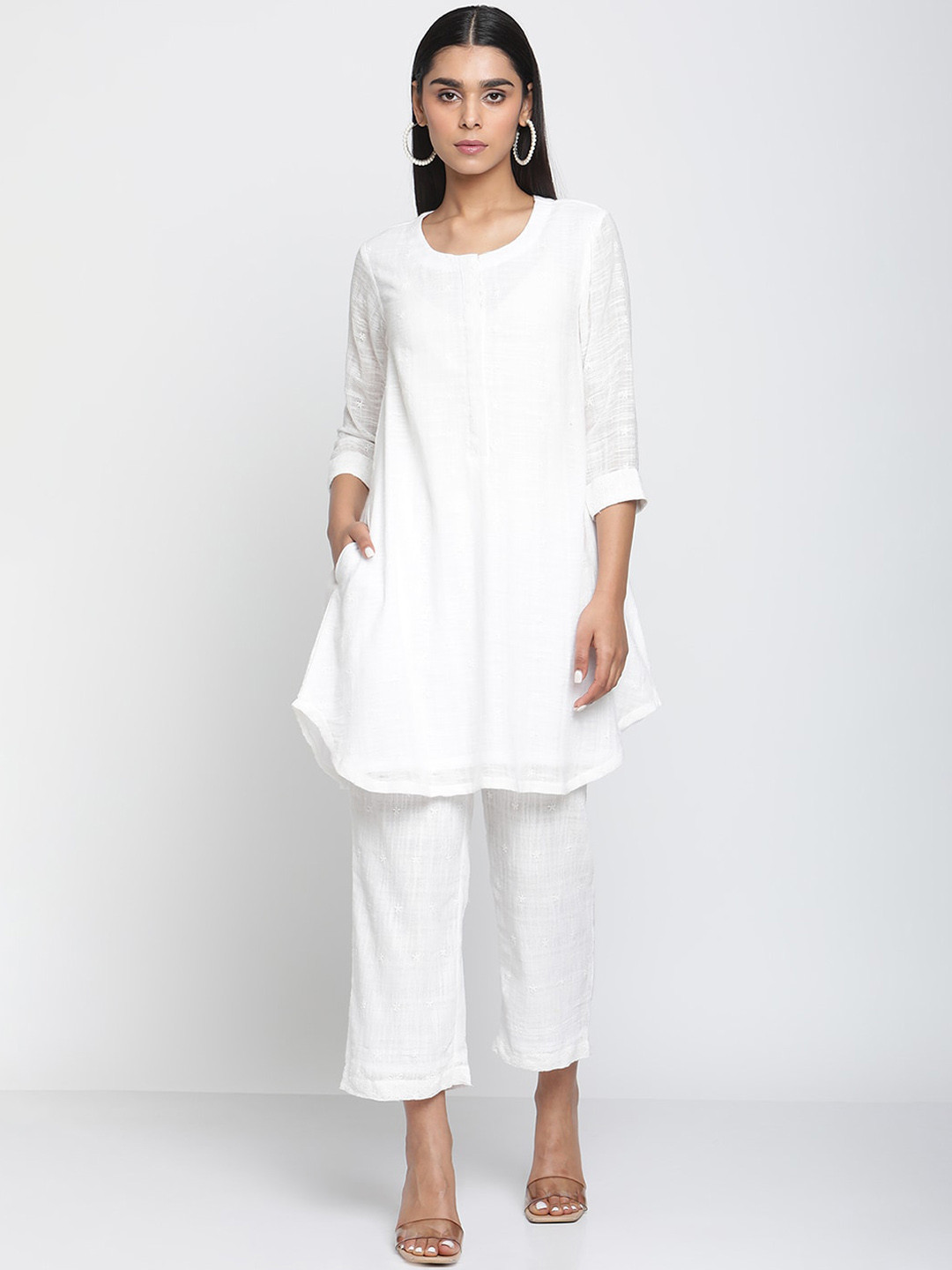 

trueBrowns Women White Embroidered Pure Cotton Kurti with Trousers