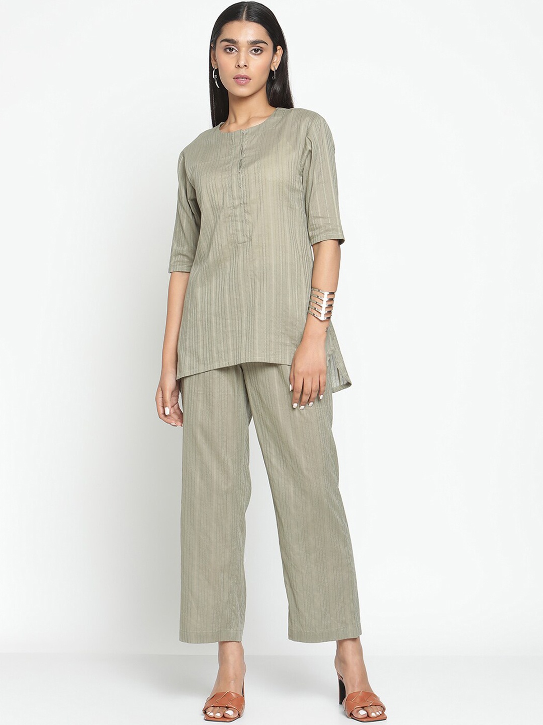 

trueBrowns Women Olive Green Embroidered Pure Cotton Kurti with Trousers