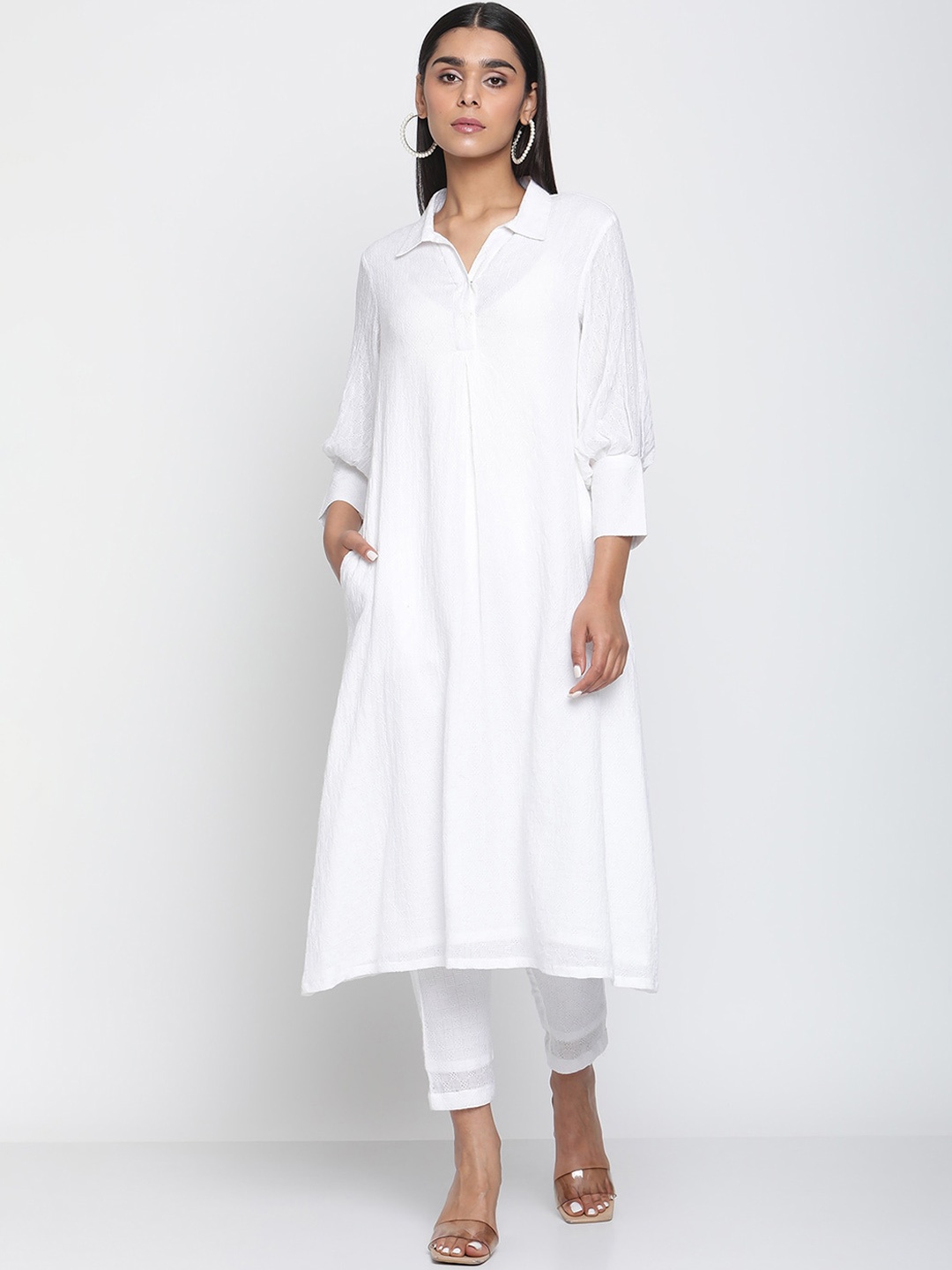 

trueBrowns Women White Self Design Pure Cotton Kurta Set