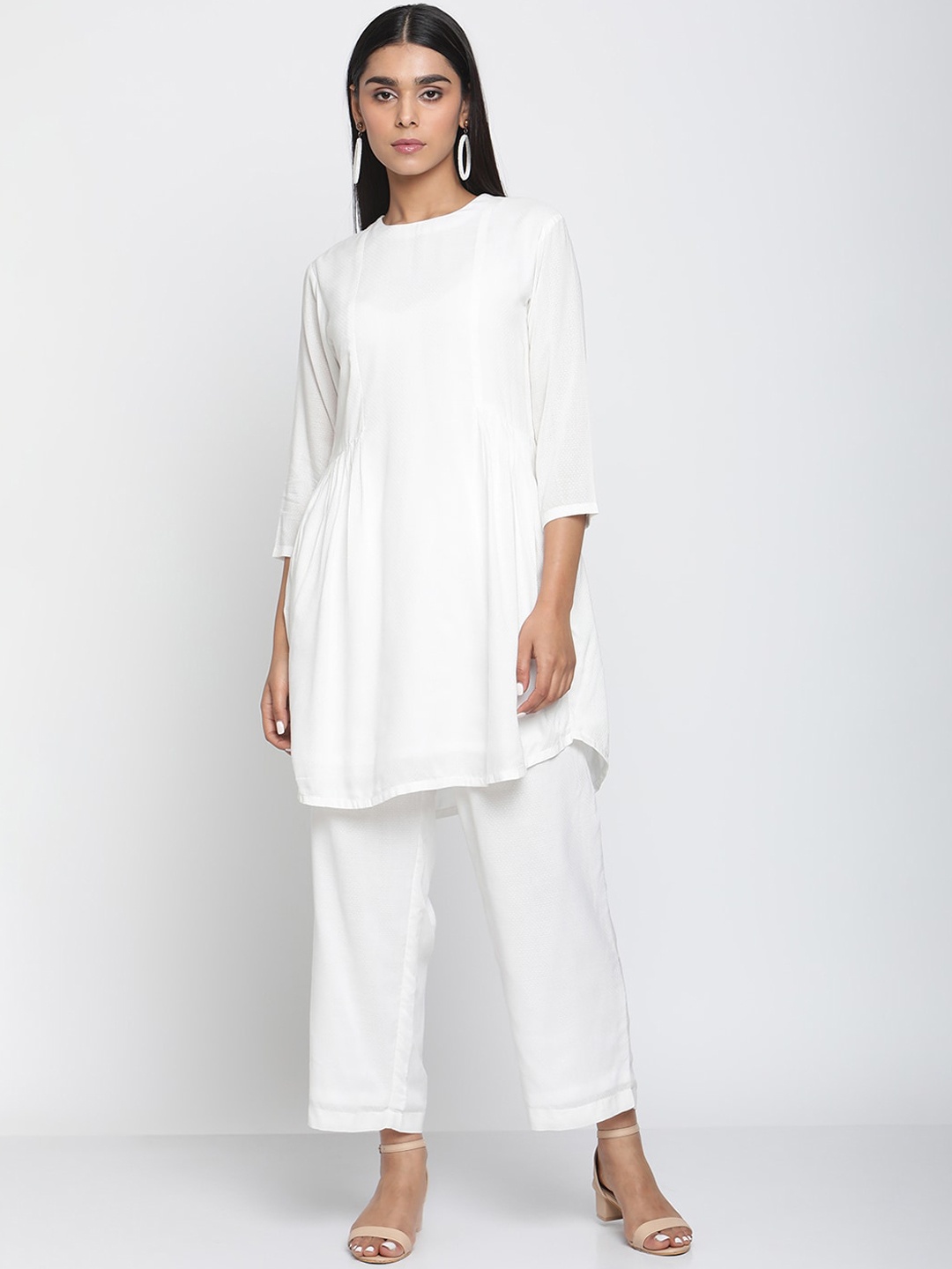 

trueBrowns Women White Pleated Pure Cotton Kurta with Trousers