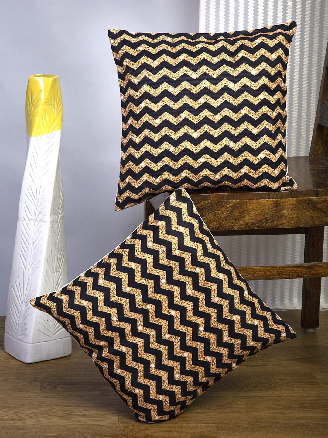 

Alina decor Black & Gold-Toned Set of 2 Geometric Square Cushion Covers
