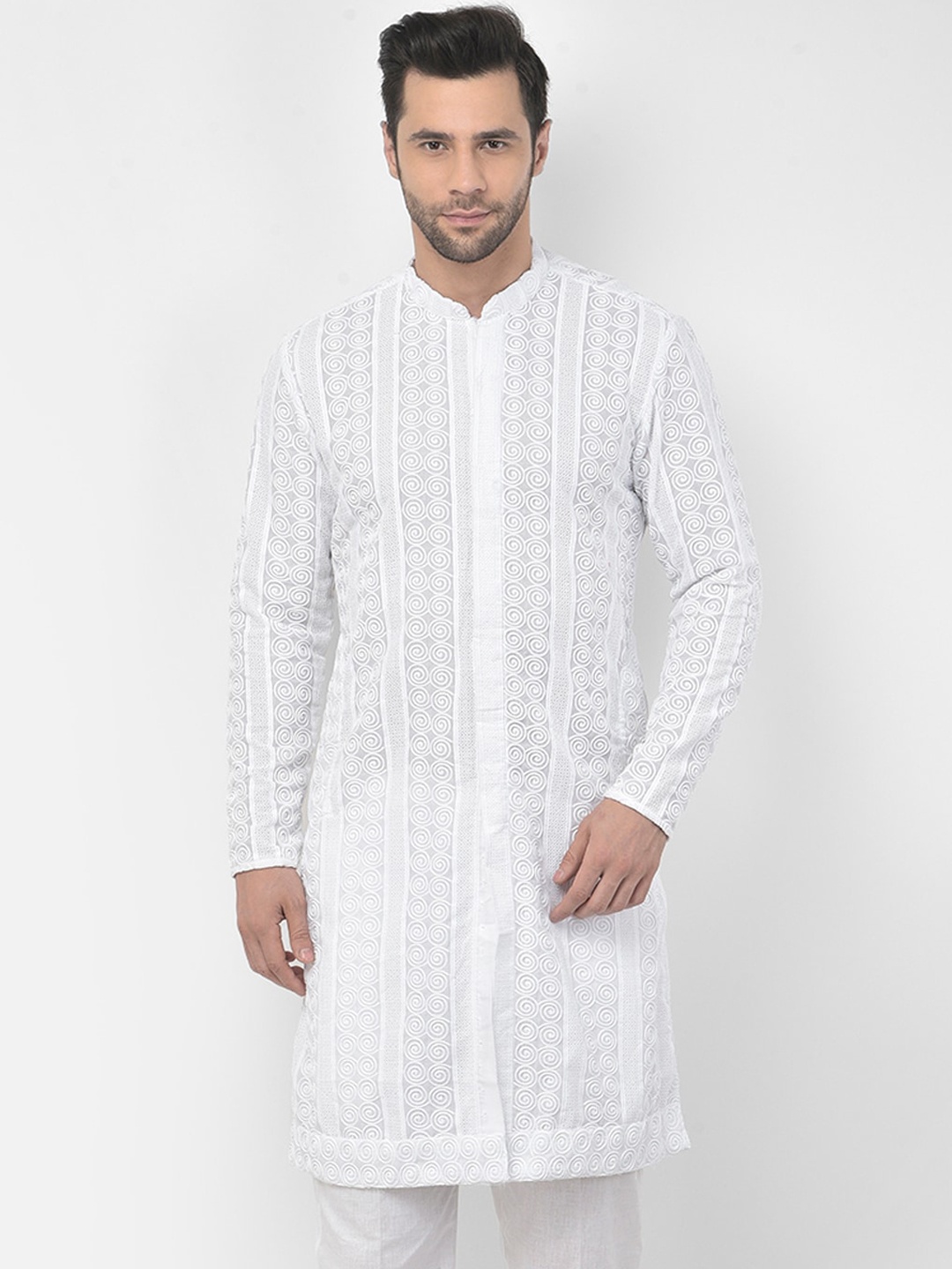 

DEYANN Men White Ethnic Motifs Embroidered Cotton Kurta