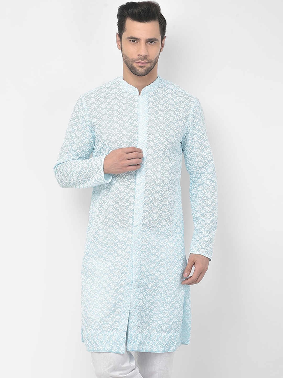 

DEYANN Men Blue Floral Embroidered Pure Cotton Chikankari Kurta