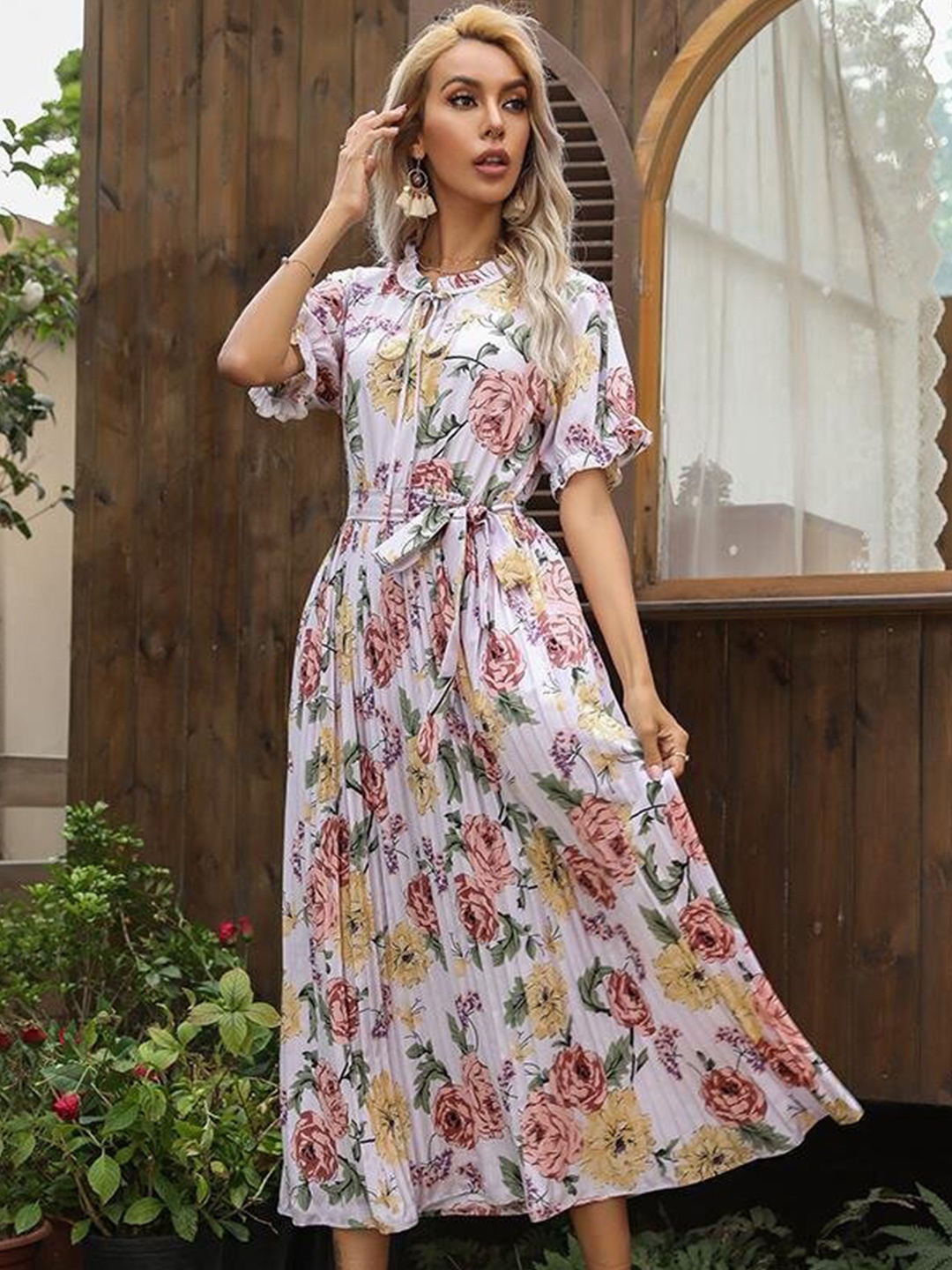

La Aimee Beige Floral Maxi Dress