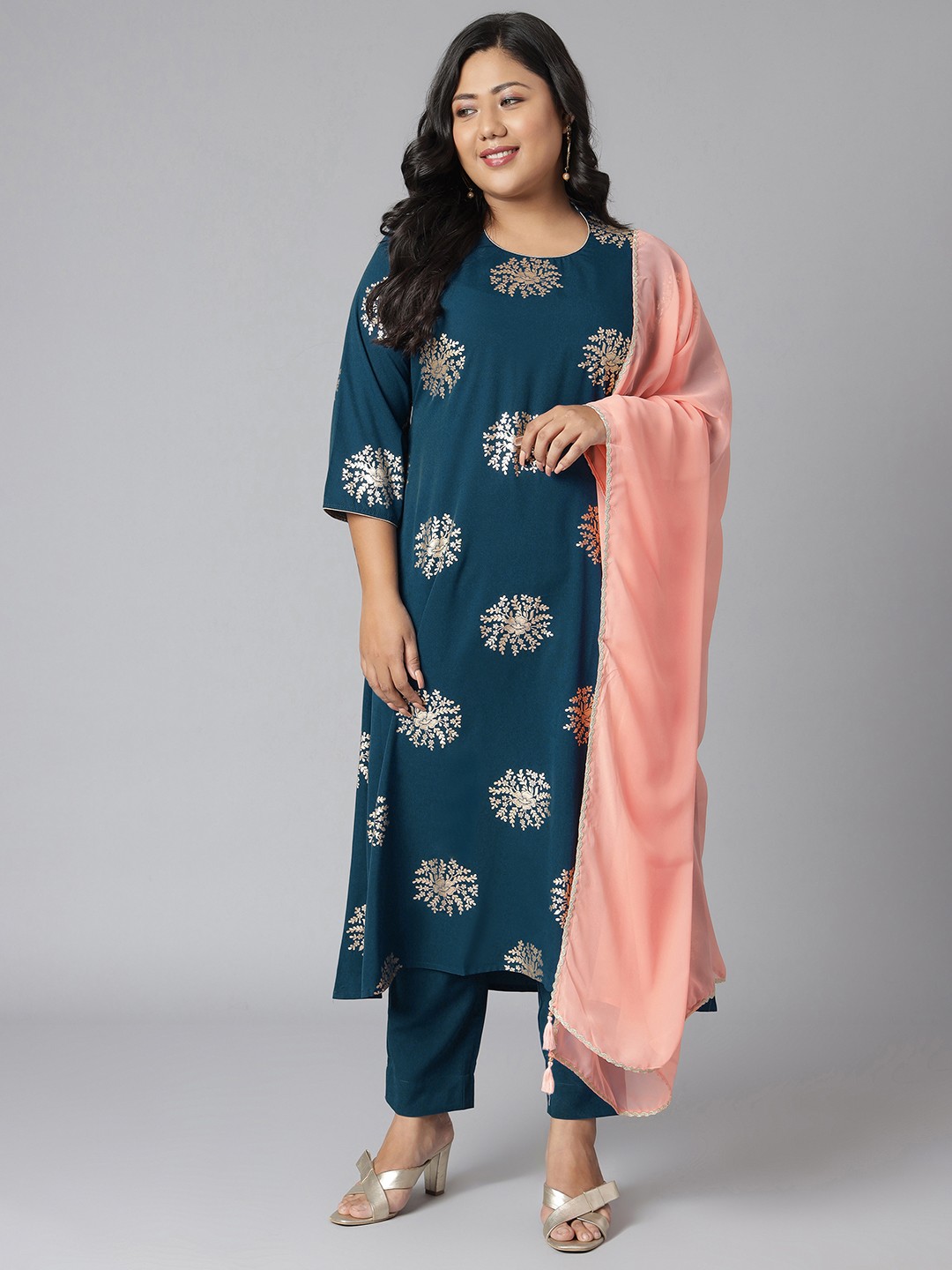 

XL LOVE by Janasya Women Teal Ethnic Motifs Printed Kurti with Trousers & With Dupatta