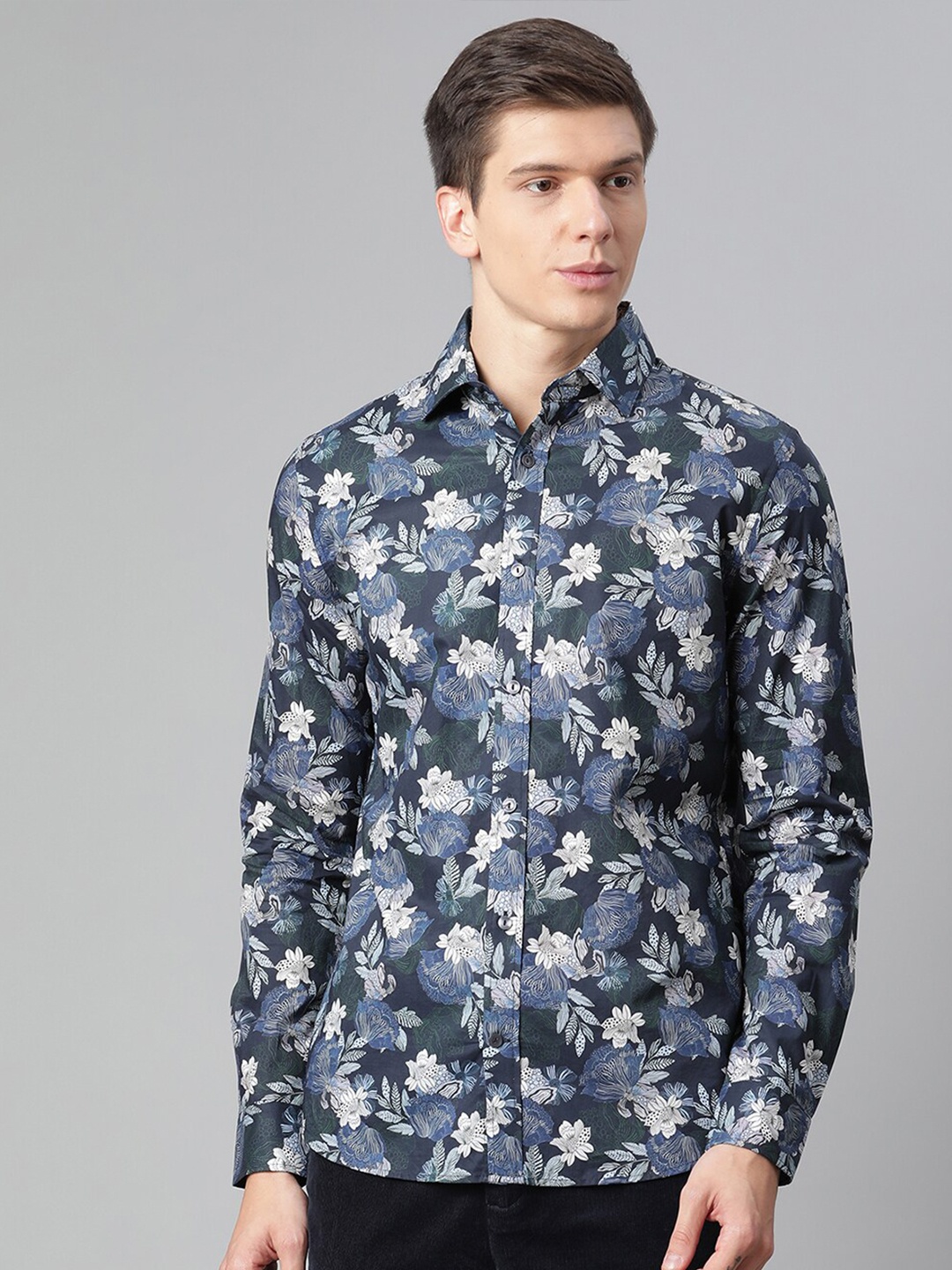 

Matinique Men Navy Blue & White Floral Printed Pure Cotton Cutaway Collar Casual Shirt