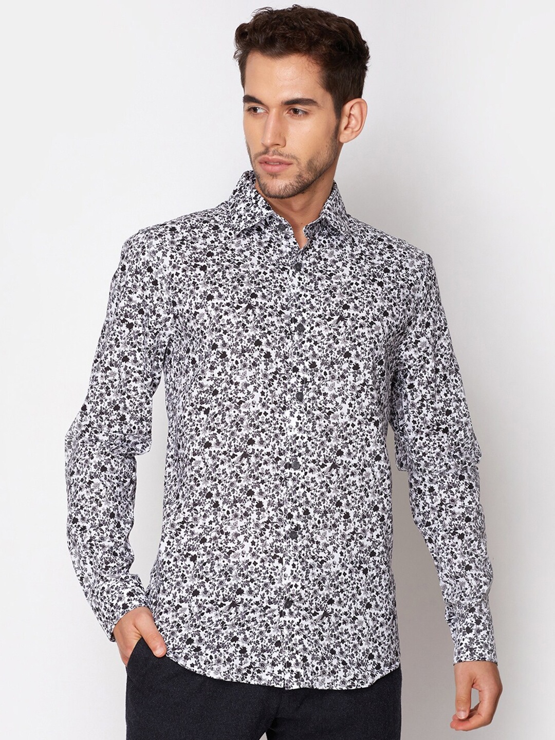 

Matinique Men Black Floral Printed Casual Shirt
