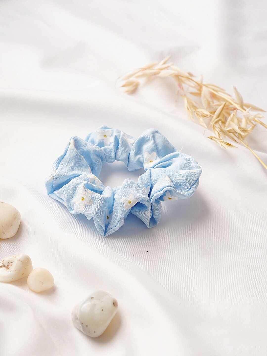 

BEWITCHED Women Blue & White Ponytail Holders