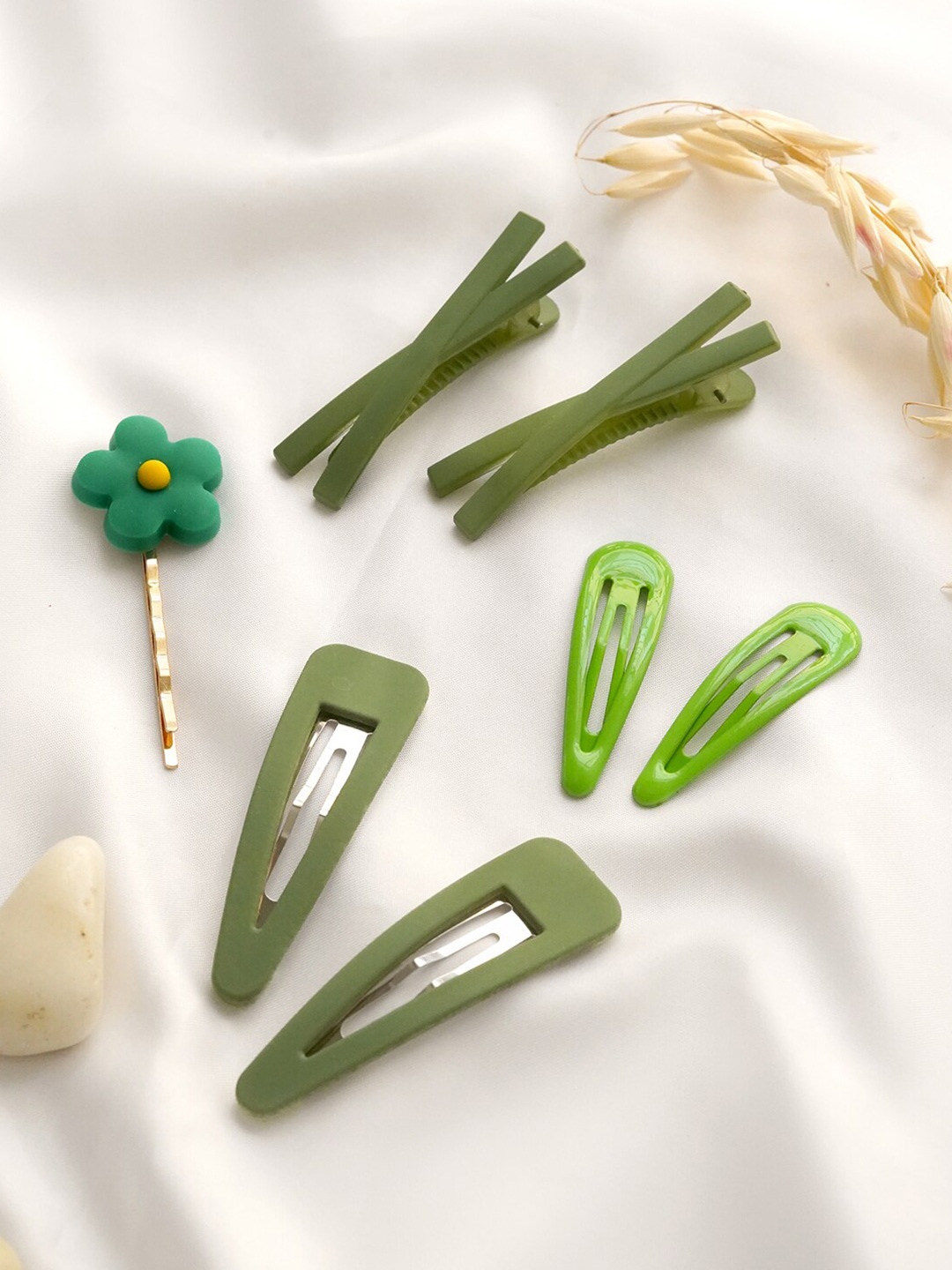 

BEWITCHED Women Set of 4 Green Hair Clips