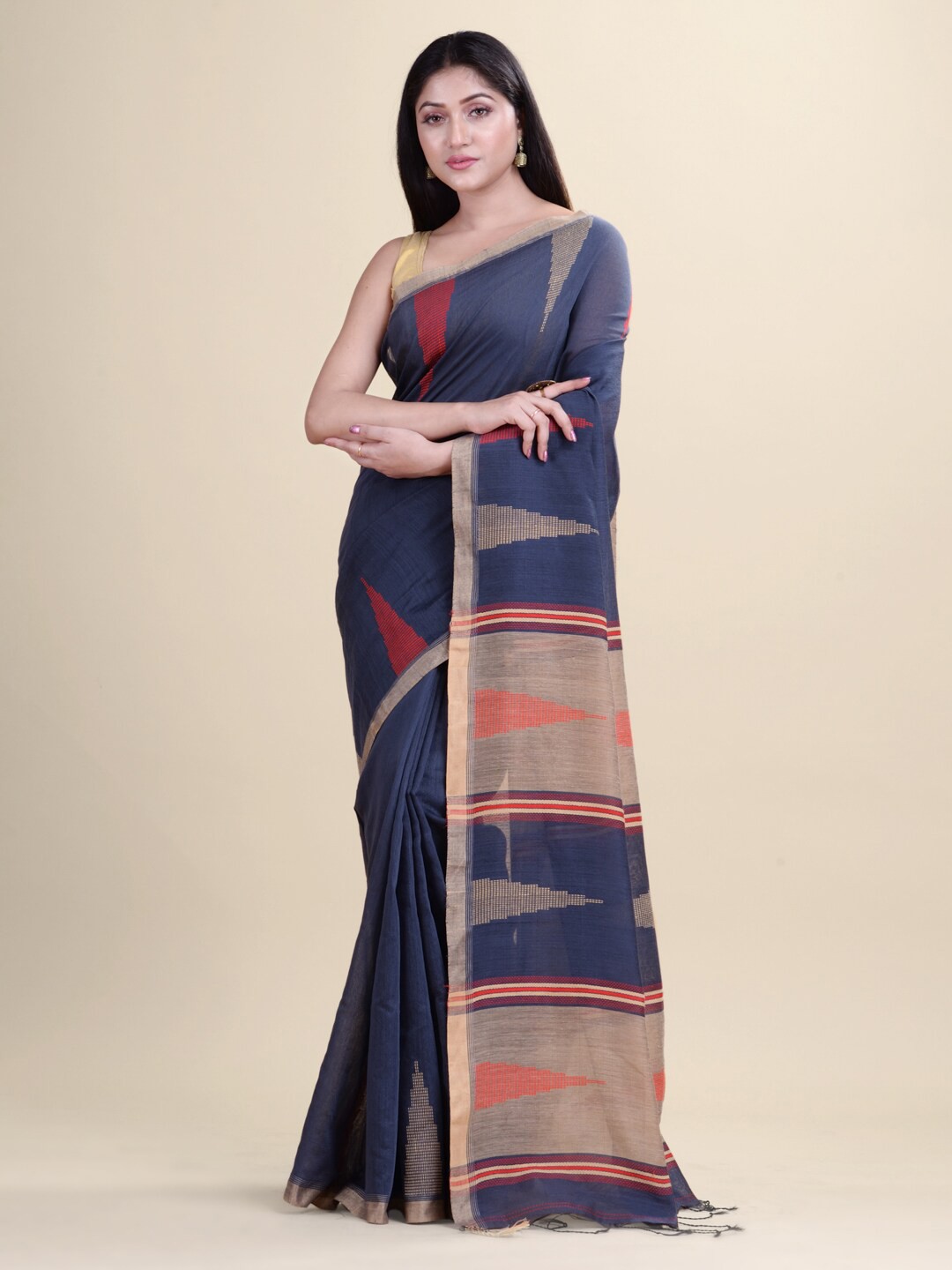 

Laa Calcutta Grey & Red Woven Design Silk Cotton Taant Saree