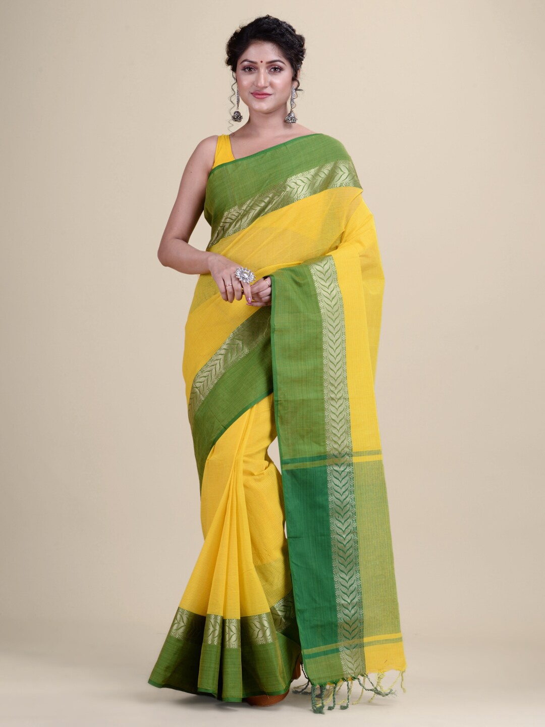 

Laa Calcutta Yellow & Green Solid Pure Hand Woven Cotton Taant Saree