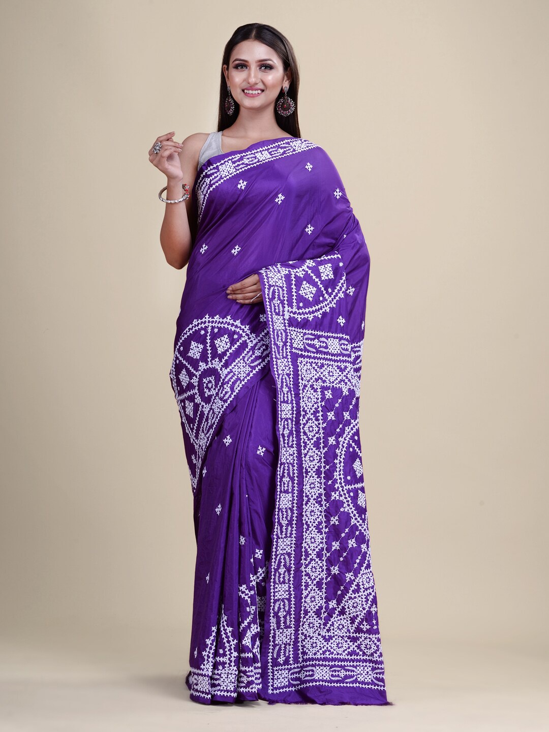 

Laa Calcutta Purple & White Ethnic Motifs Kantha Work Silk Blend Saree