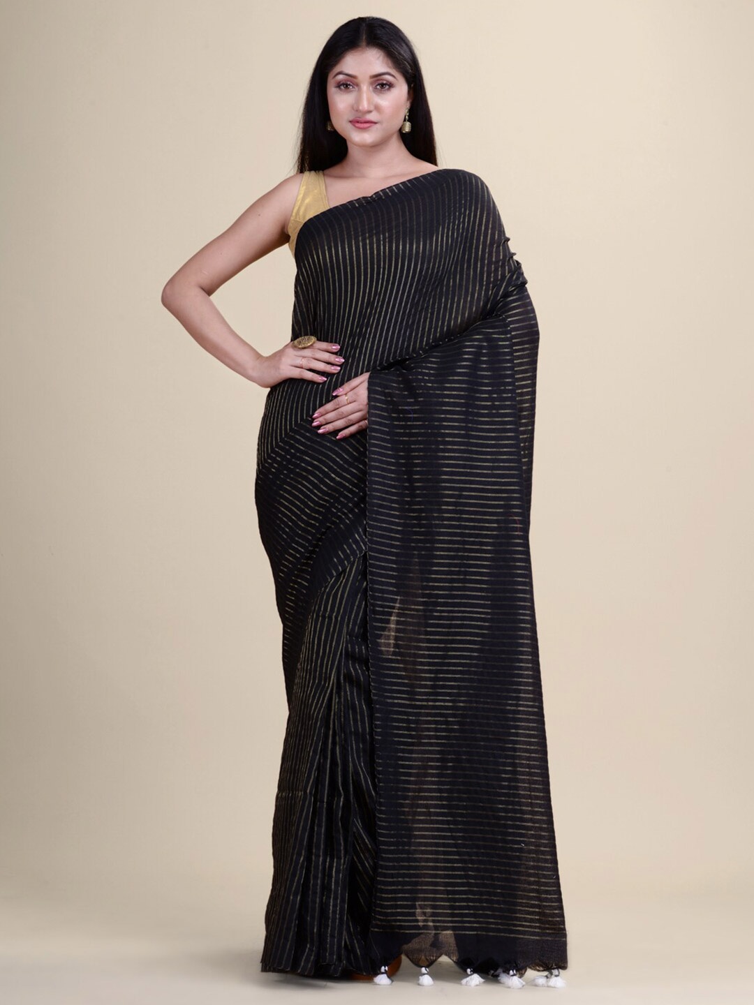 

Laa Calcutta Women Black Striped Pure Cotton Jamdani Sarees