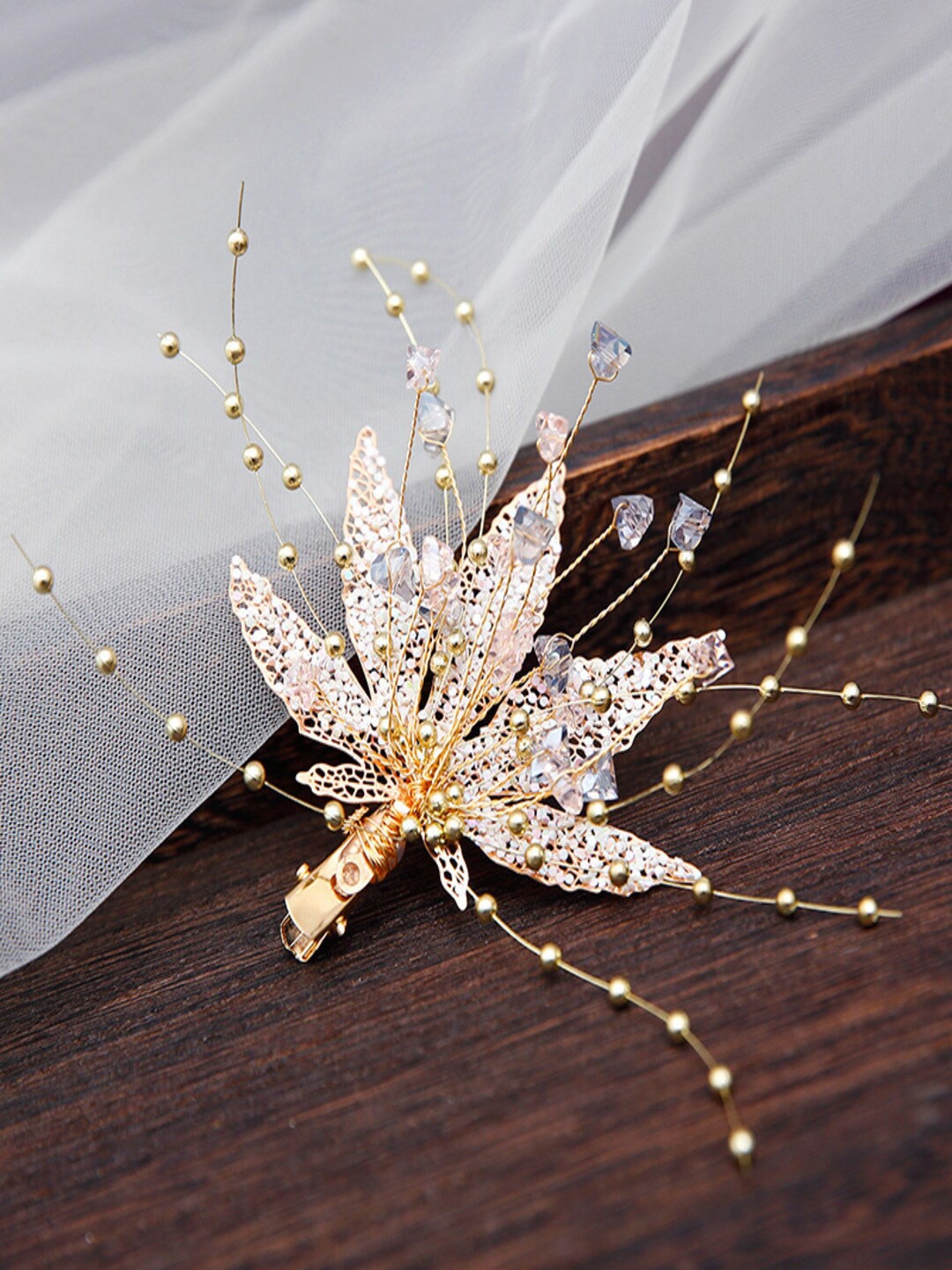 

AQUASTREET Women White & Gold-Toned Embellished Hair Accessory Set