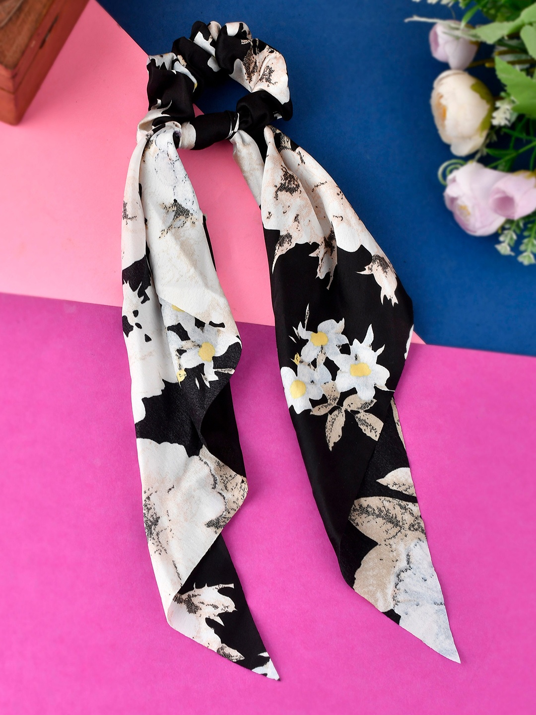 

AQUASTREET Women Black & White Ponytail Holders