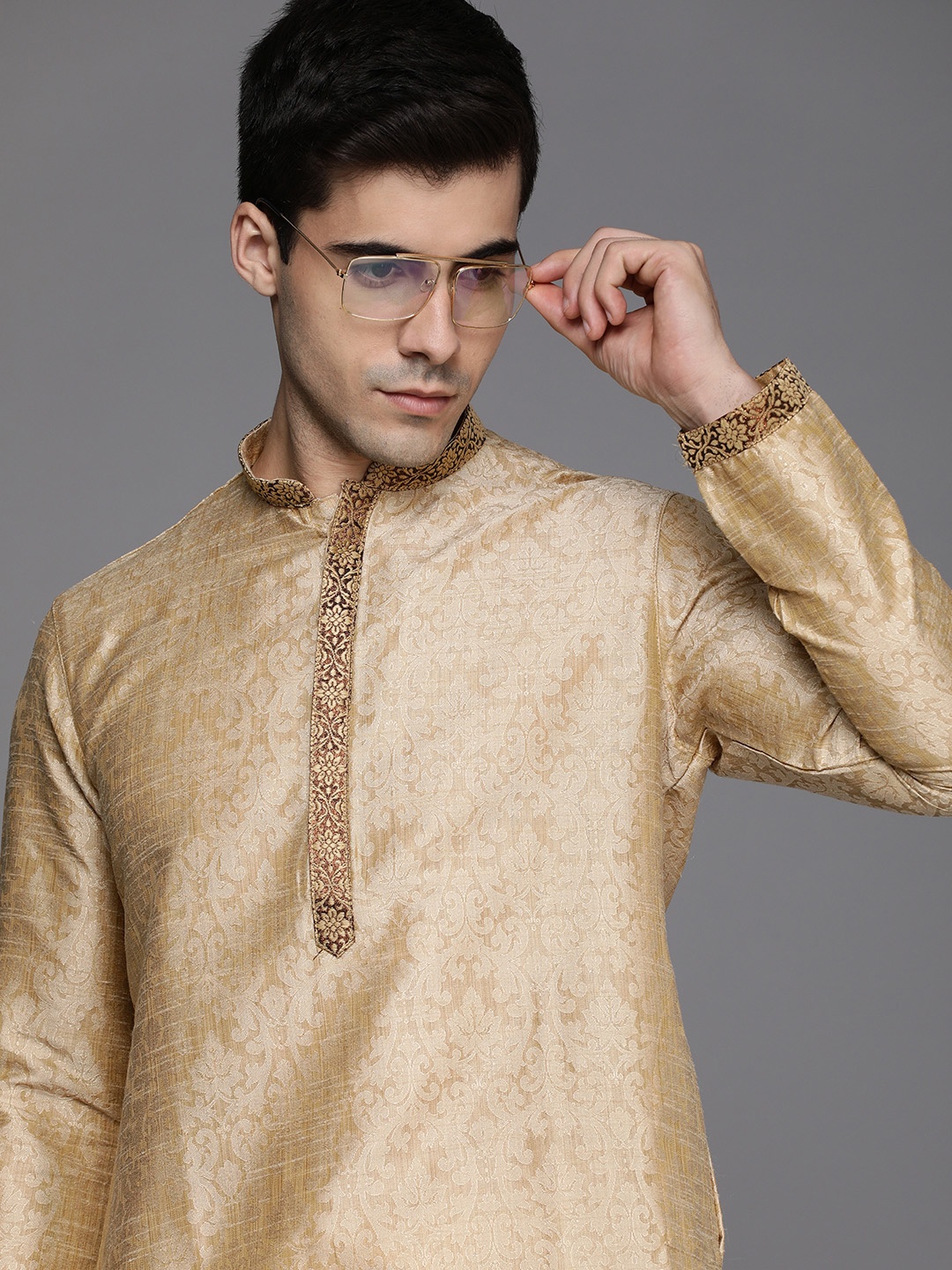 

Manyavar Men Beige Ethnic Motifs Kurta with Churidar