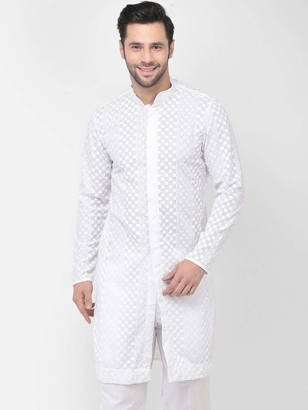 

DEYANN Men White Embroidered Kurta