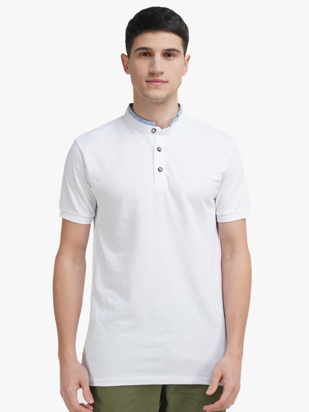 

United Colors of Benetton Men White Solid Mandarin Collar Cotton T-shirt