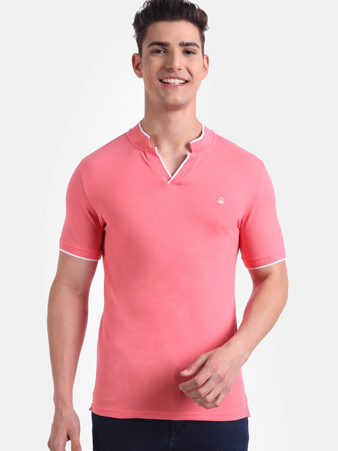 

United Colors of Benetton Men Pink Solid V-Neck T-shirt