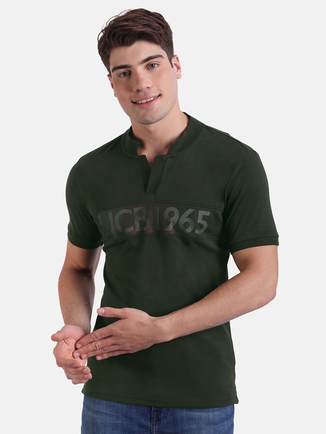 

United Colors of Benetton Men Olive Green Printed Mandarin Collar Cotton T-shirt