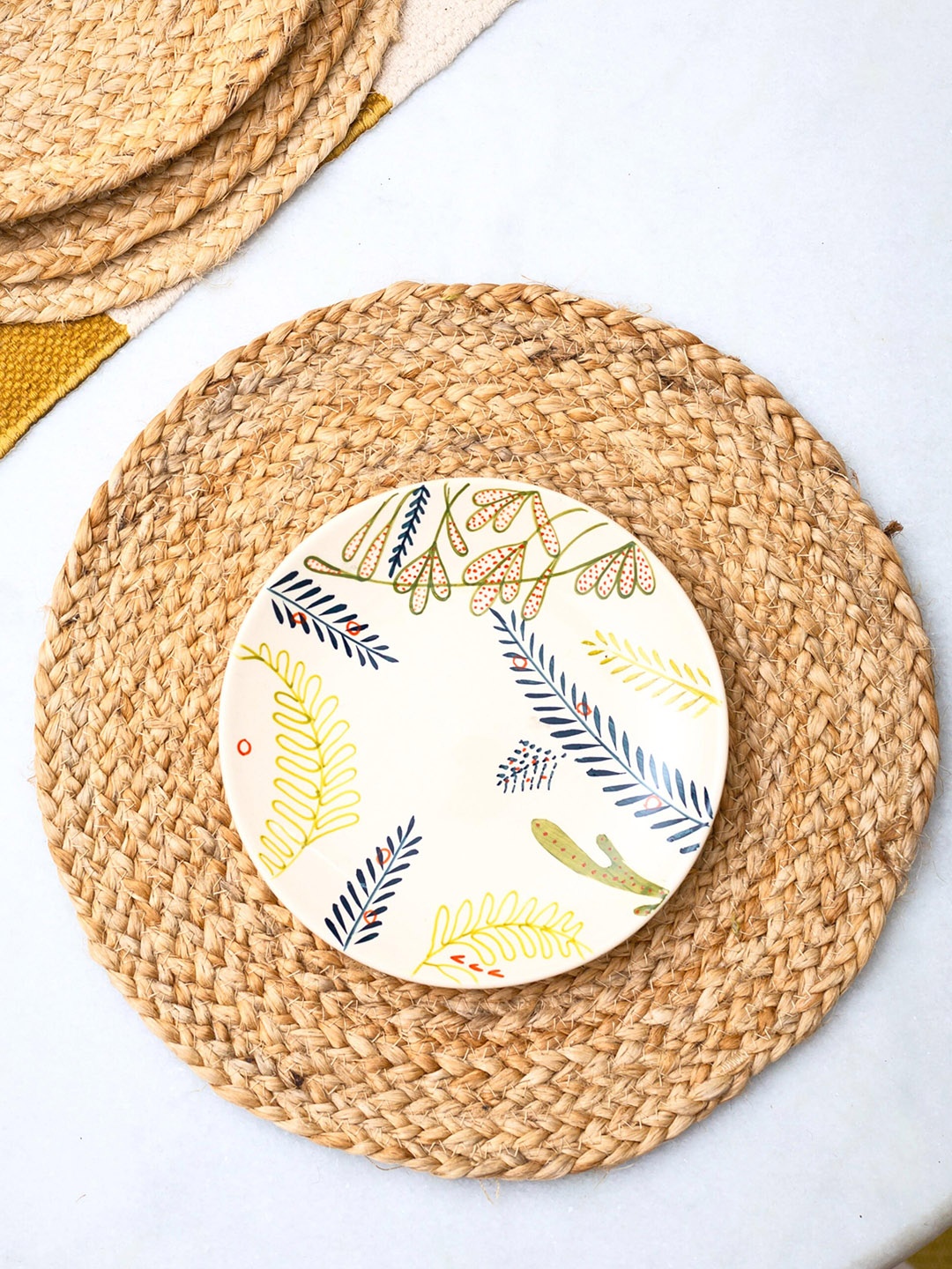 

JASMEY HOMES Beige Set of 4 Round Jute Table Placemat