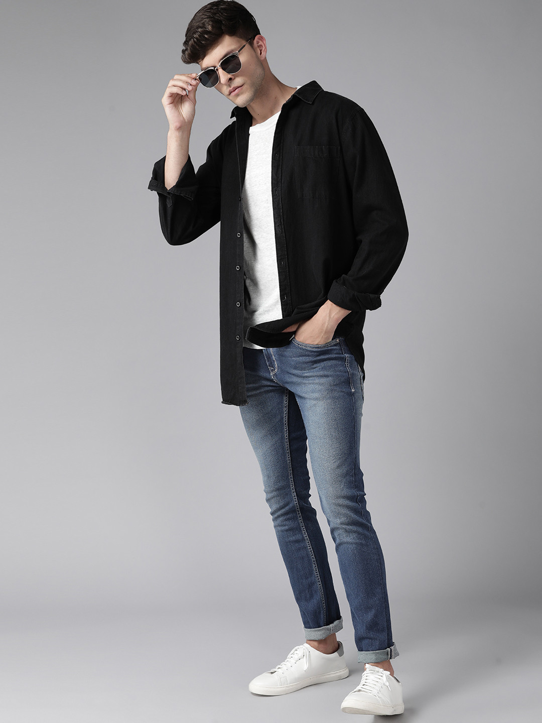 

The Roadster Lifestyle Co. Men Blue Slim Fit Light Fade Stretchable Casual Jeans