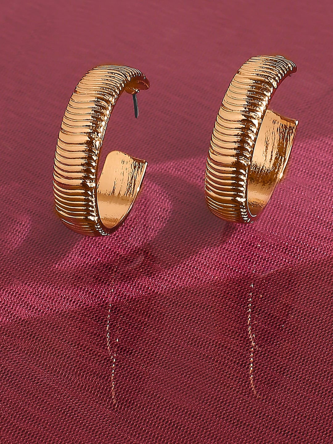 

Lilly & sparkle Gold-Plated Contemporary Hoop Earrings