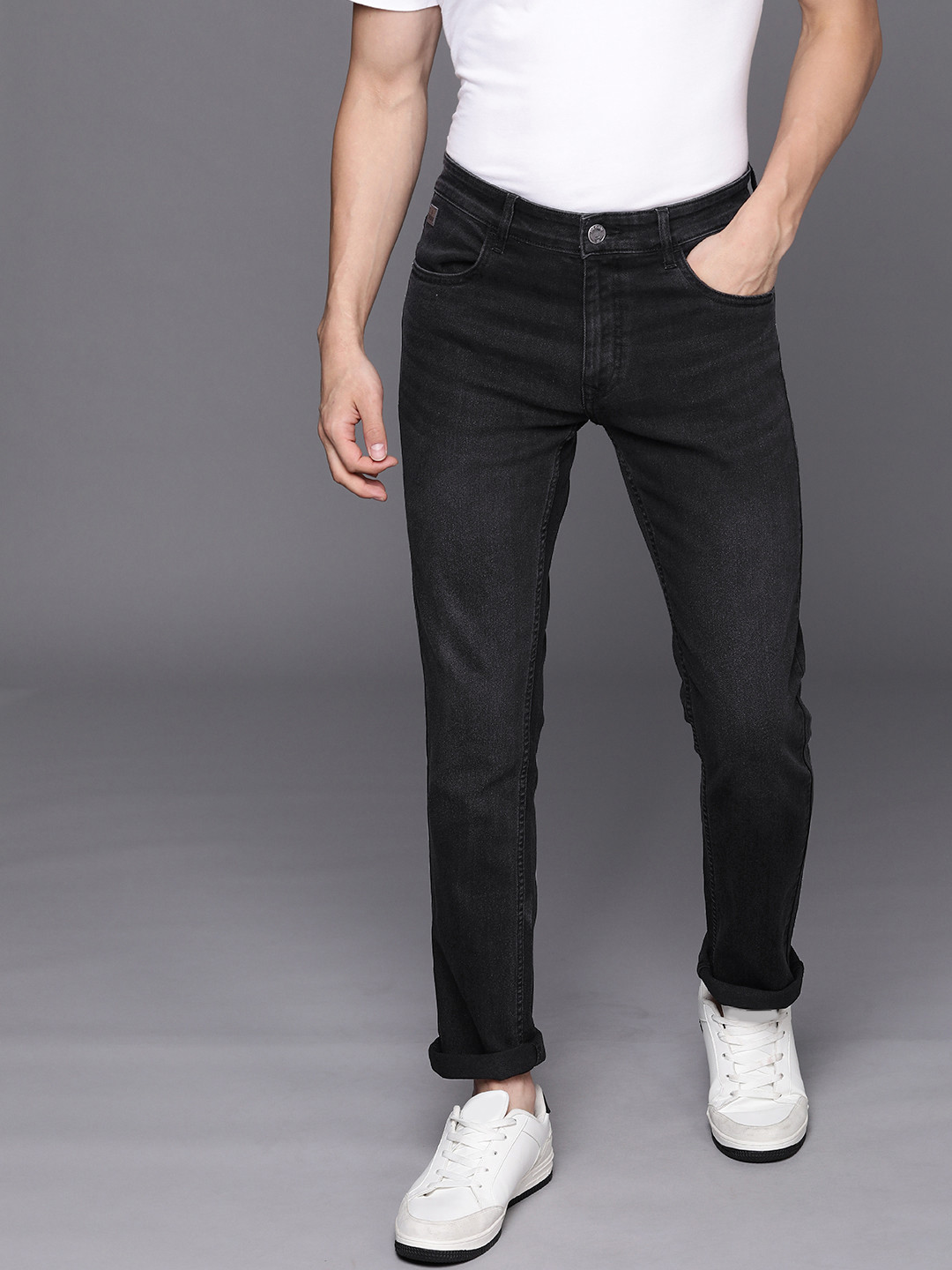 

WROGN Men Black Straight Fit Light Fade Stretchable Jeans