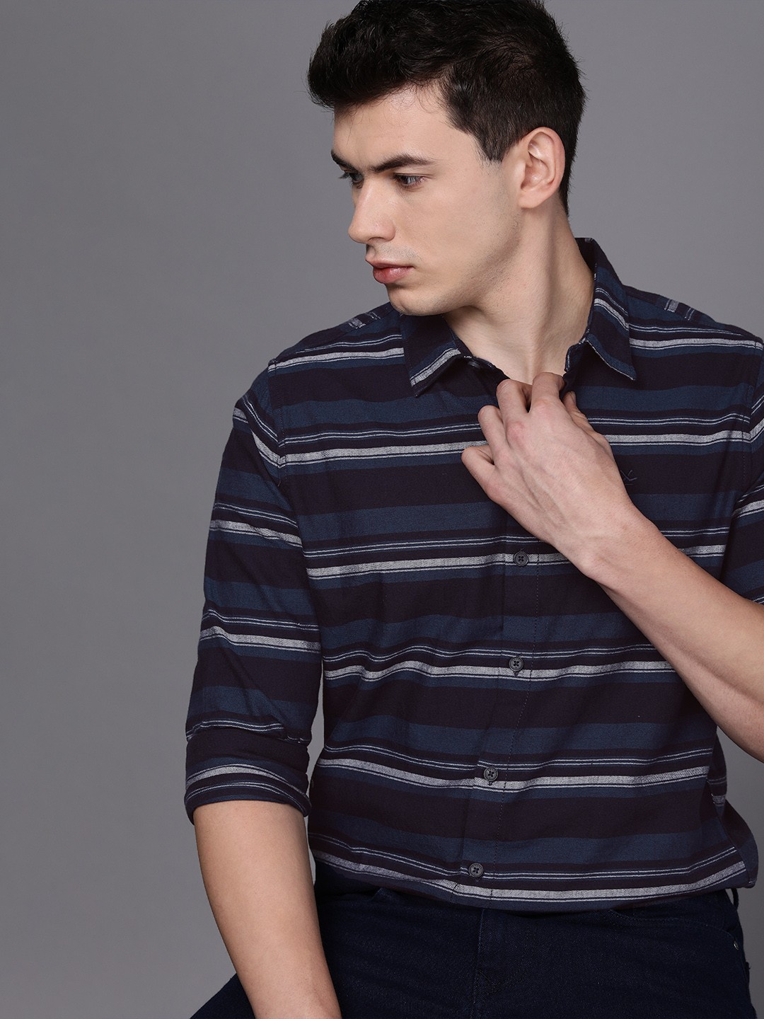 

WROGN Men Navy Blue & Burgundy Slim Fit Striped Pure Cotton Casual Shirt