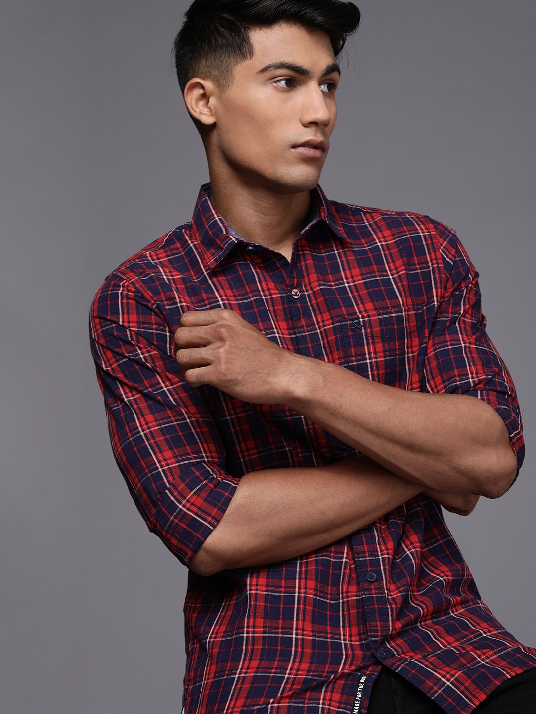 

WROGN Men Navy Blue & Red Slim Fit Checked Pure Cotton Casual Shirt