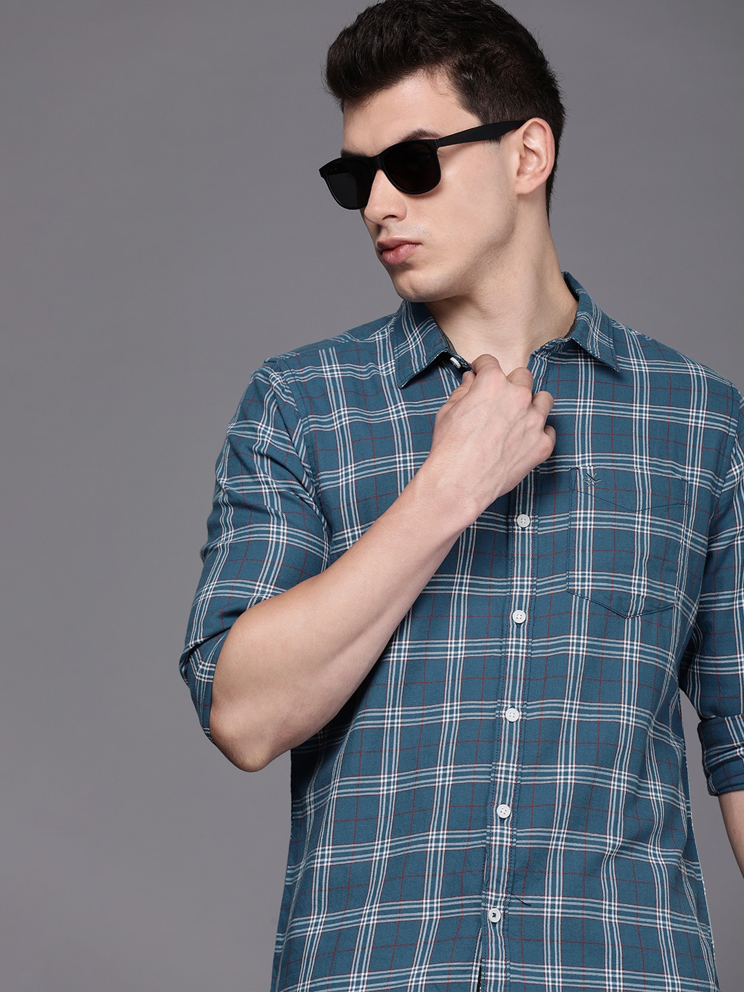 WROGN Men Blue & White Slim Fit Checked Pure Cotton Casual Shirt