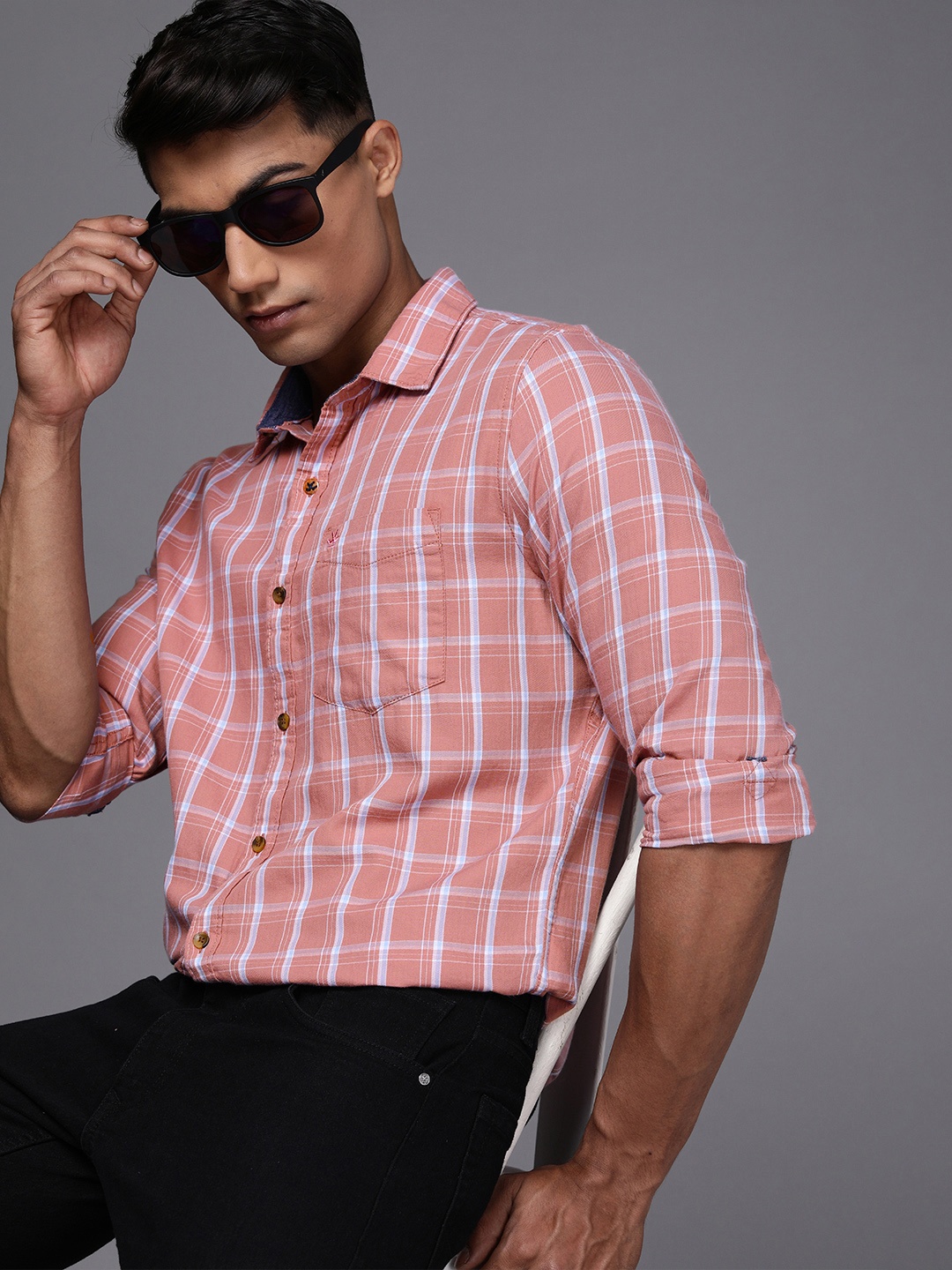 

WROGN Men Pink & Blue Slim Fit Checked Pure Cotton Casual Shirt