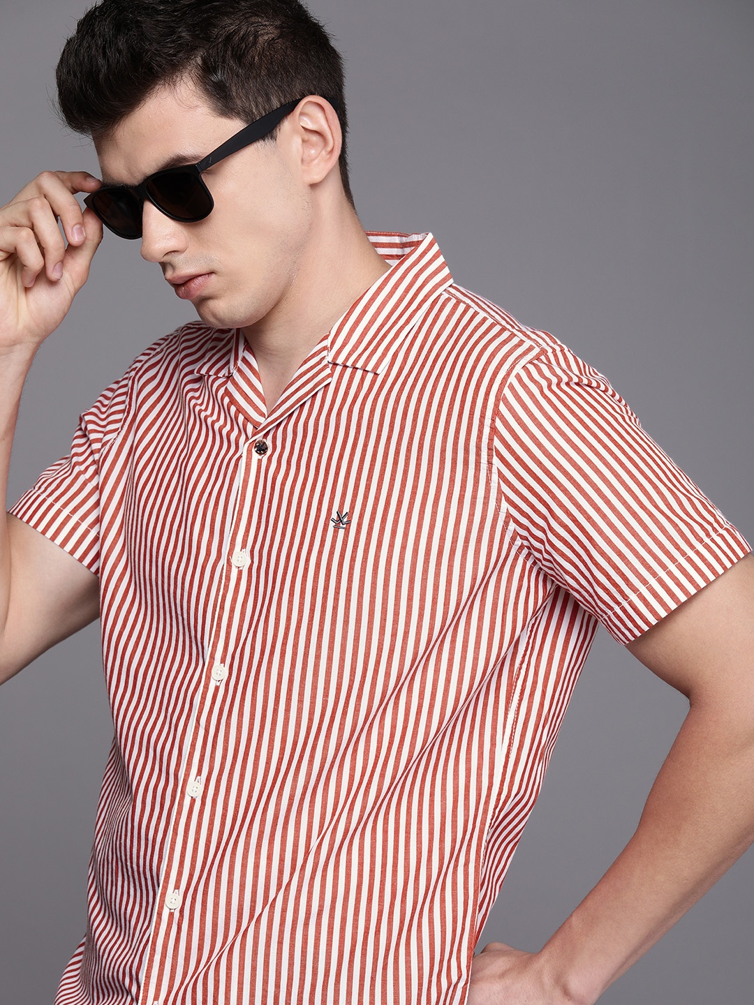 

WROGN Men White & Rust Vertical Striped Slim Fit Pure Cotton Casual Shirt