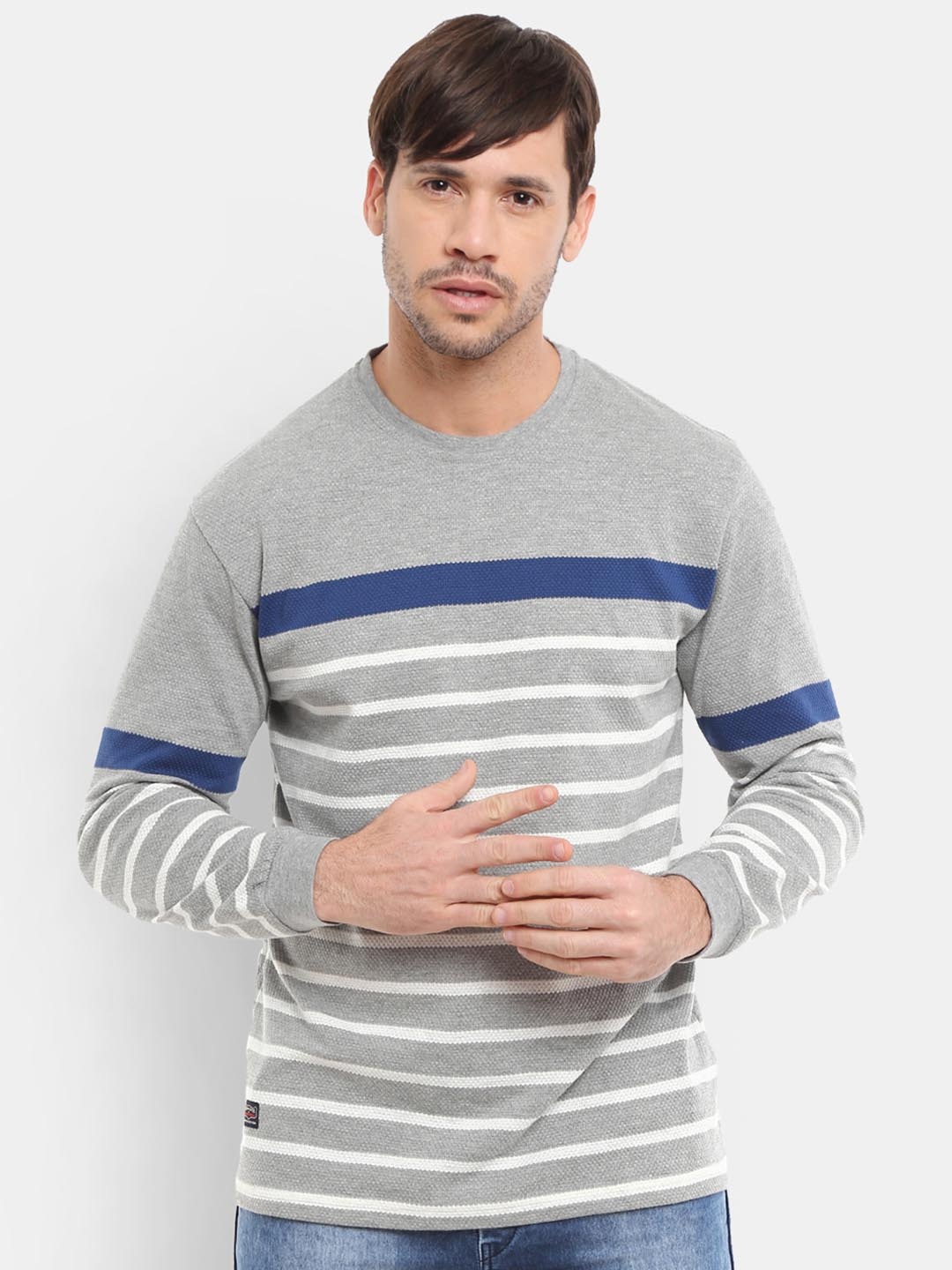 

V-Mart Men Grey Striped T-shirt