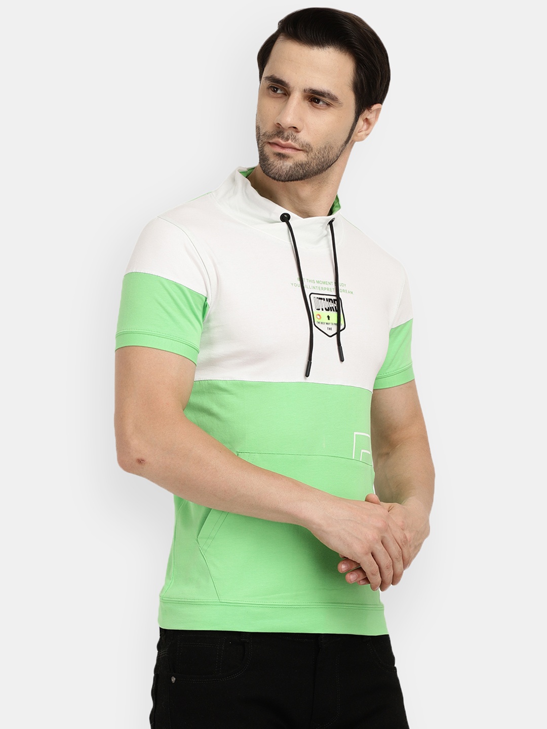 

V-Mart Men Green Colourblocked T-shirt