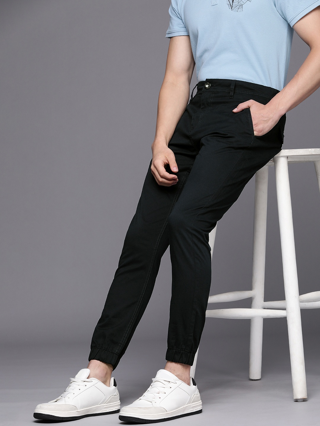 

WROGN Men Navy Blue Solid Mid Rise Casual Joggers Trousers