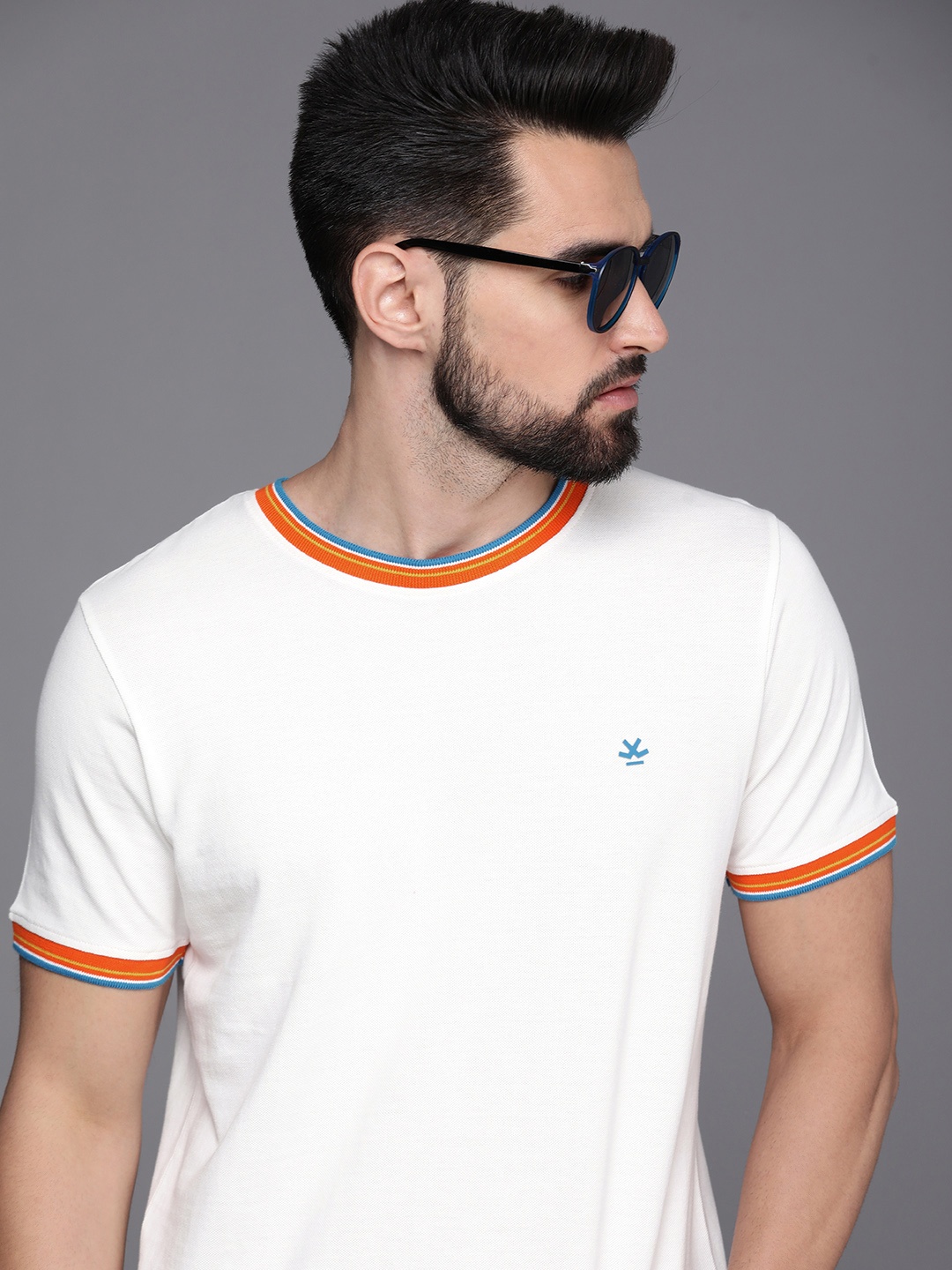 

WROGN Men White Solid Pure Cotton Slim Fit T-shirt