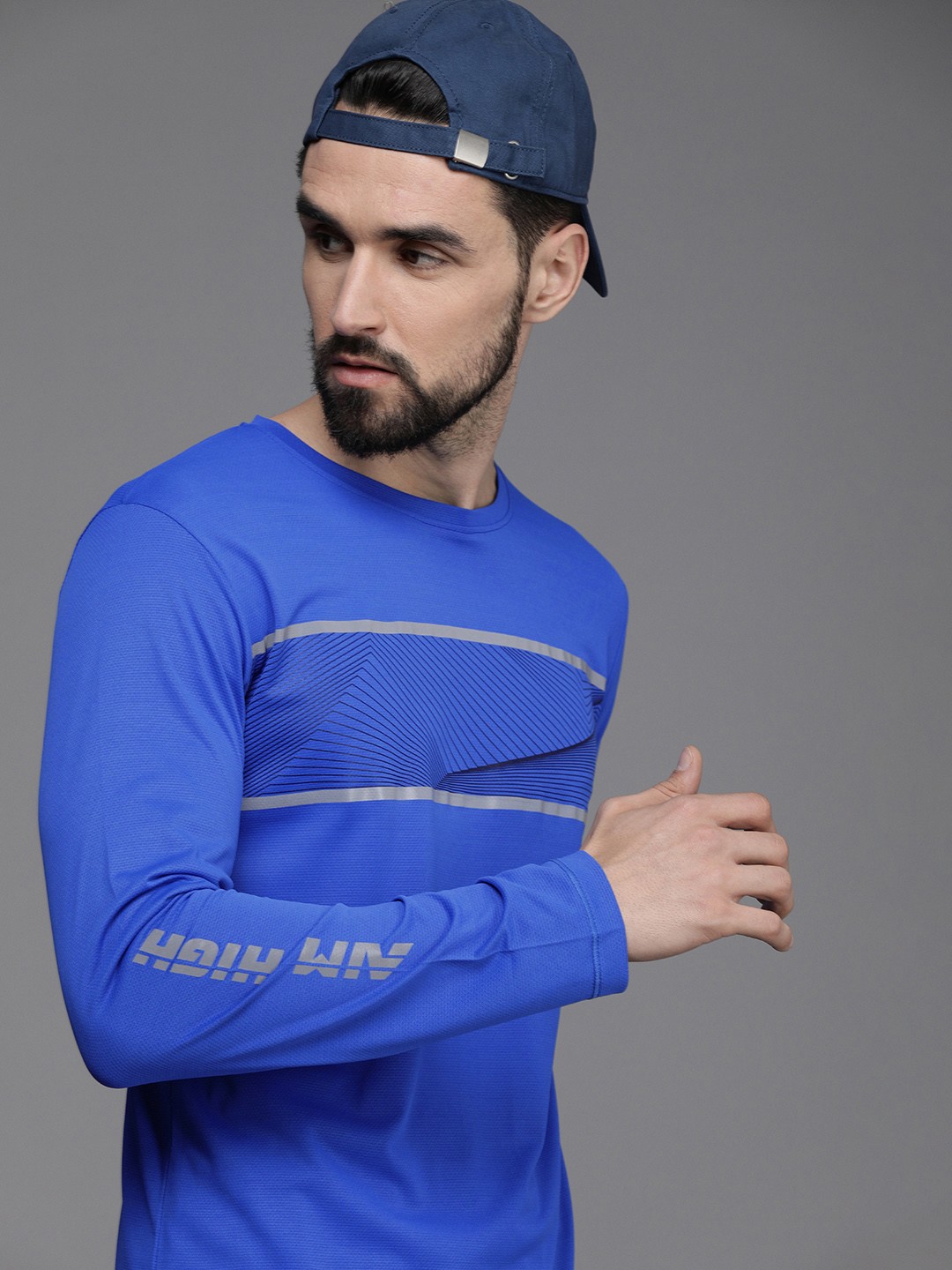 

WROGN ACTIVE Men Blue Graphic Printed Slim Fit Casual T-shirt