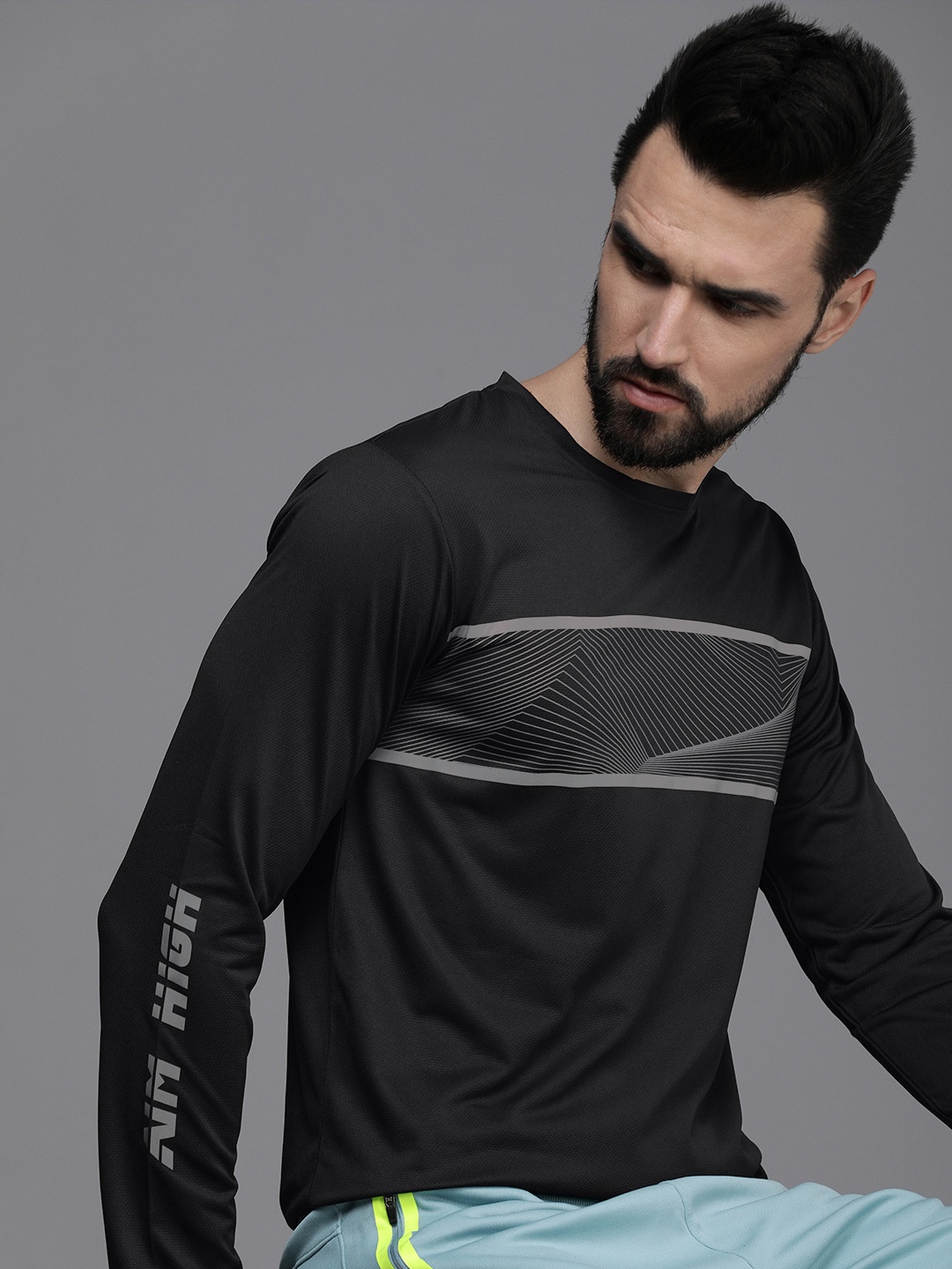 

WROGN ACTIVE Men Black & Grey Printed Slim Fit T-shirt With Thumbhole