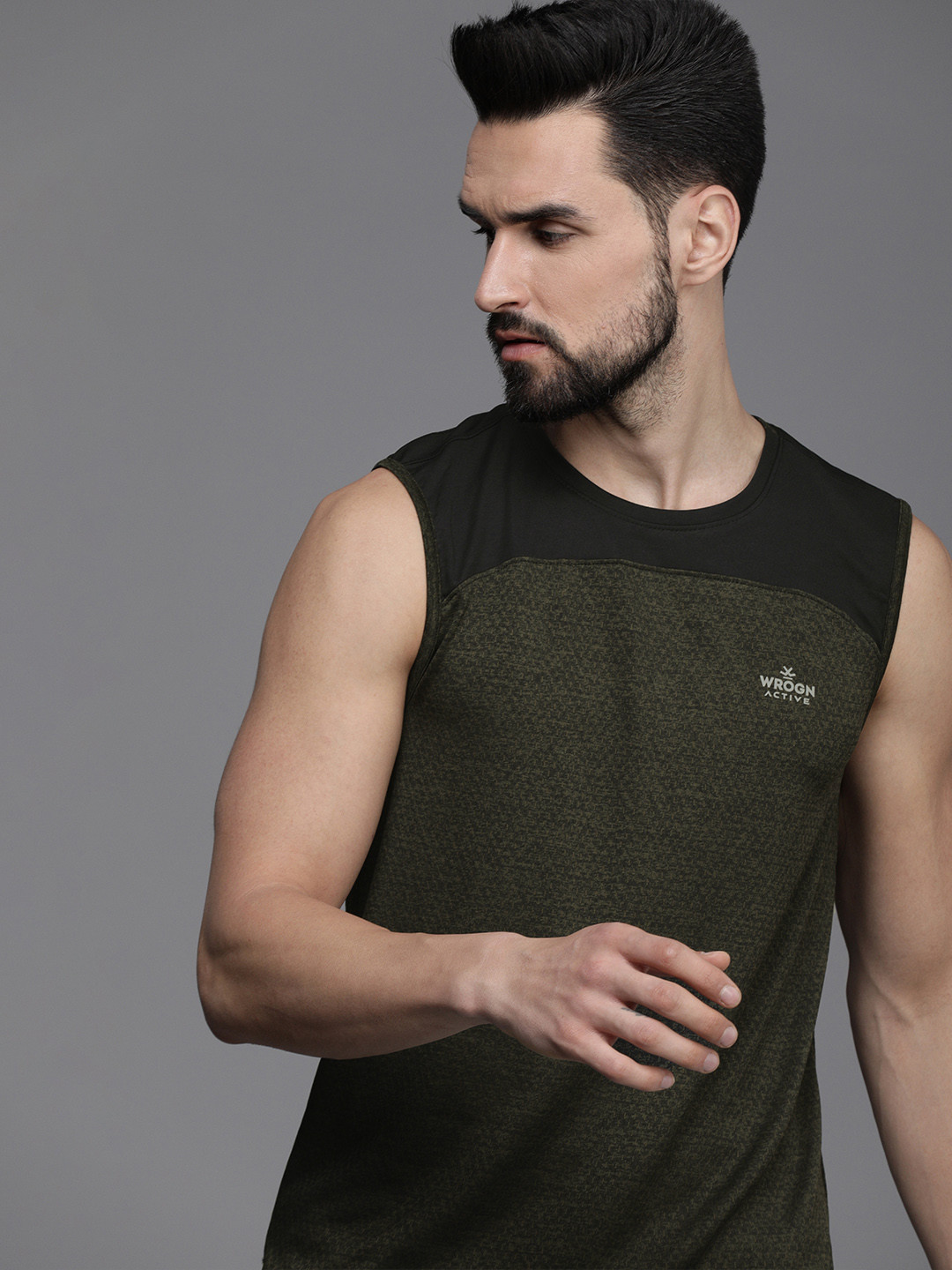 

WROGN ACTIVE Men Green & Black Printed Slim Fit Sleevless T-shirt