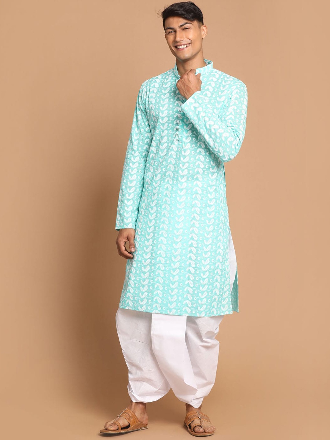 

VASTRAMAY Men Sea Green Ethnic Embroidered Chikankari Pure Cotton Kurta with Dhoti Pants