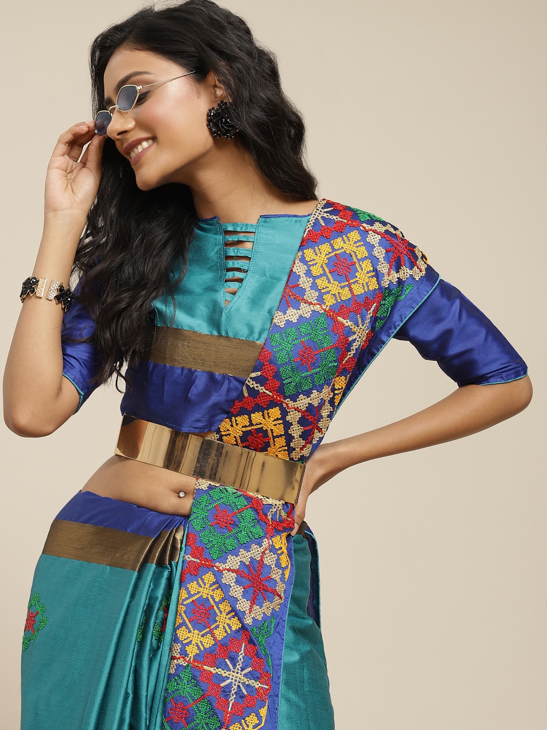 

SERONA FABRICS Turquoise Blue & Red Embellished Kutchi Embroidery Silk Cotton Saree