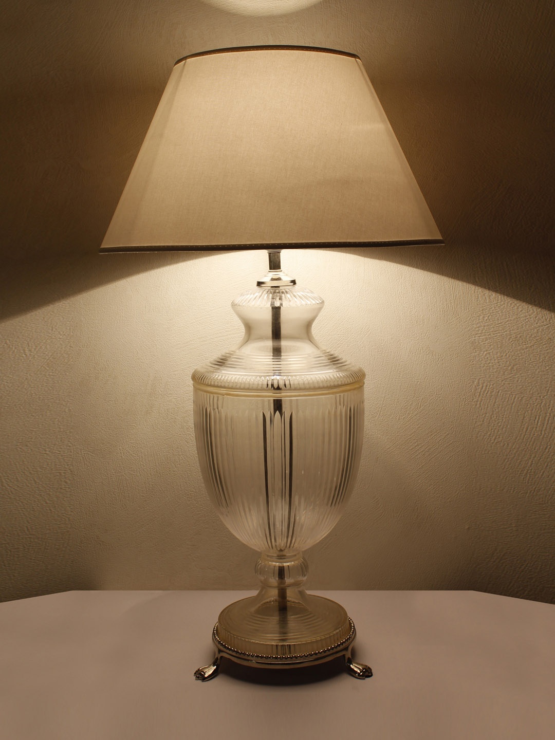 

THE LIGHT STORE White Solid Contemporary Table Lamp with Shade