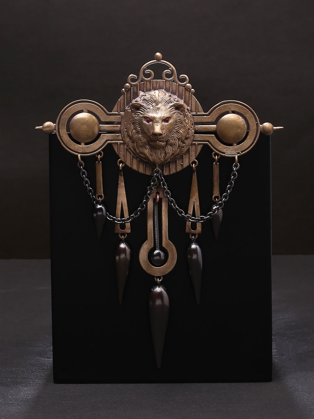 

COSA NOSTRAA Men Gold-Toned Aestheic Lion Brooch