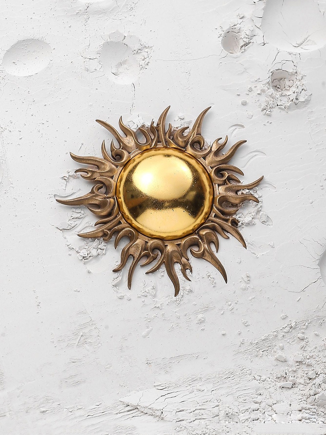 

COSA NOSTRAA Men Metallic-Toned Sun Fire Shaped Brooch
