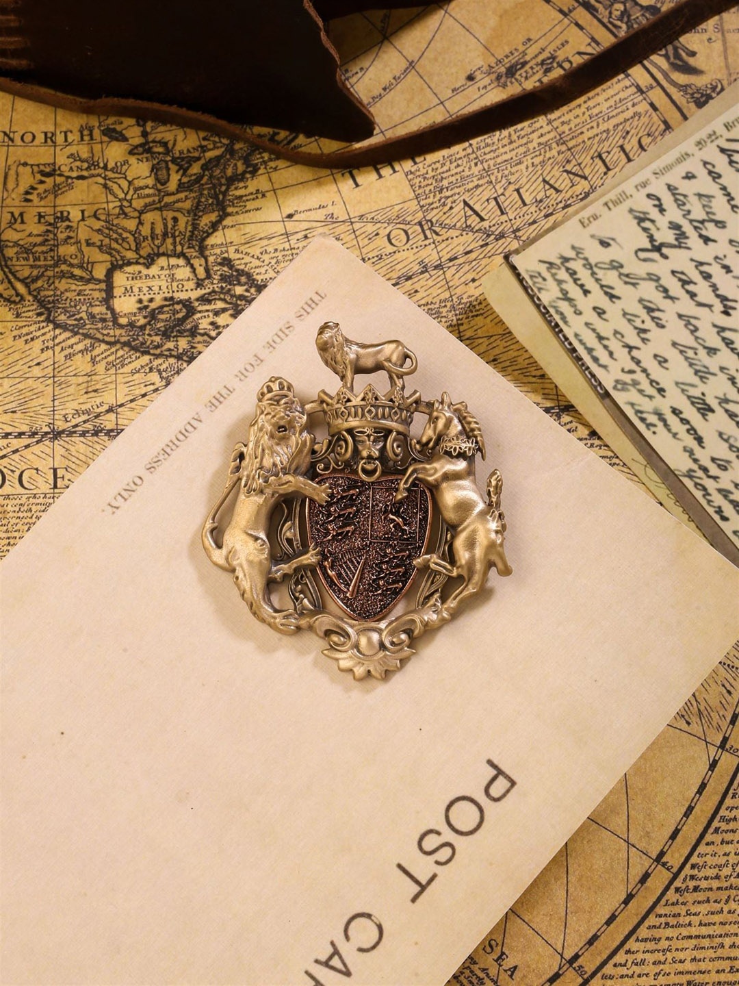 

COSA NOSTRAA Men Gold-Toned British Badge Brooch